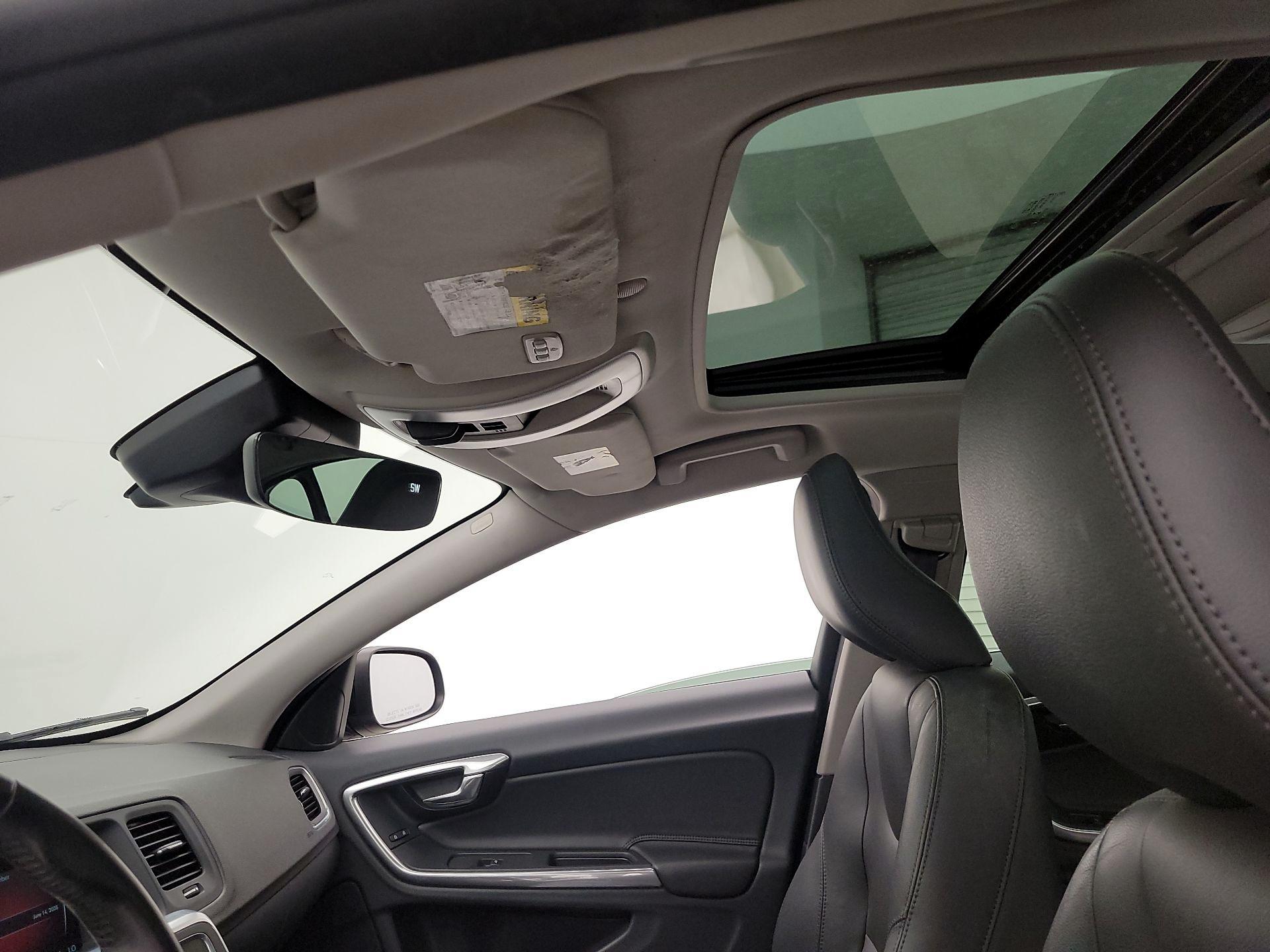 Thumbnail: 2015 Volvo S60 - 20