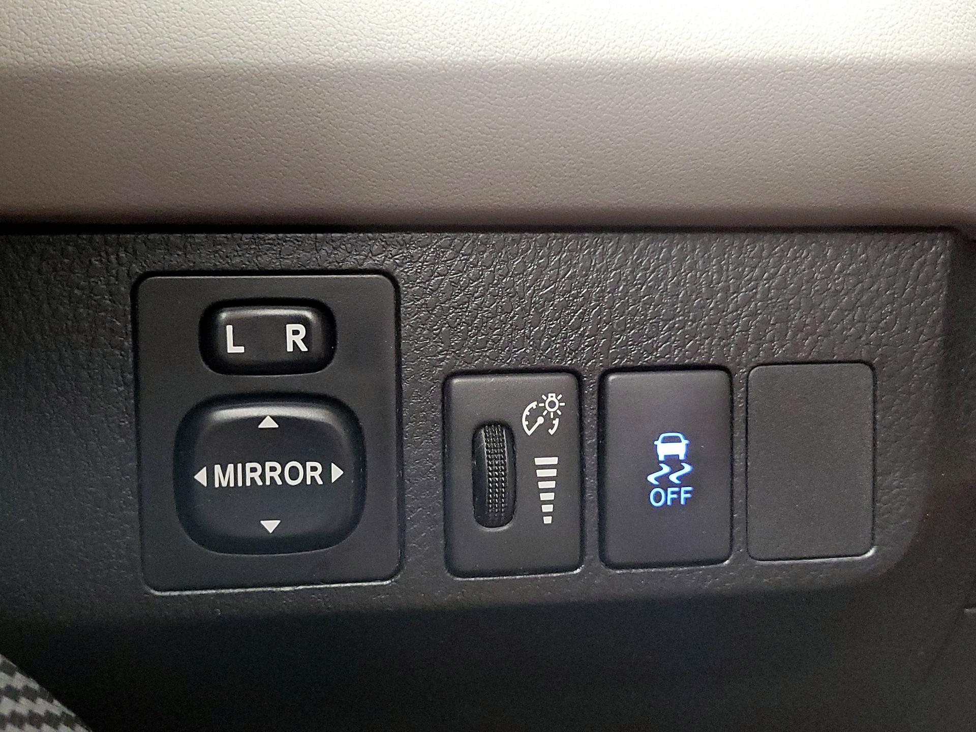 Thumbnail: 2014 Toyota RAV4 - 13
