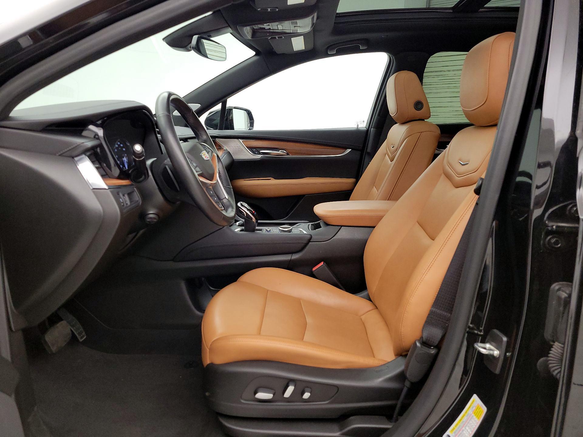 Thumbnail: 2022 Cadillac XT5 - 11