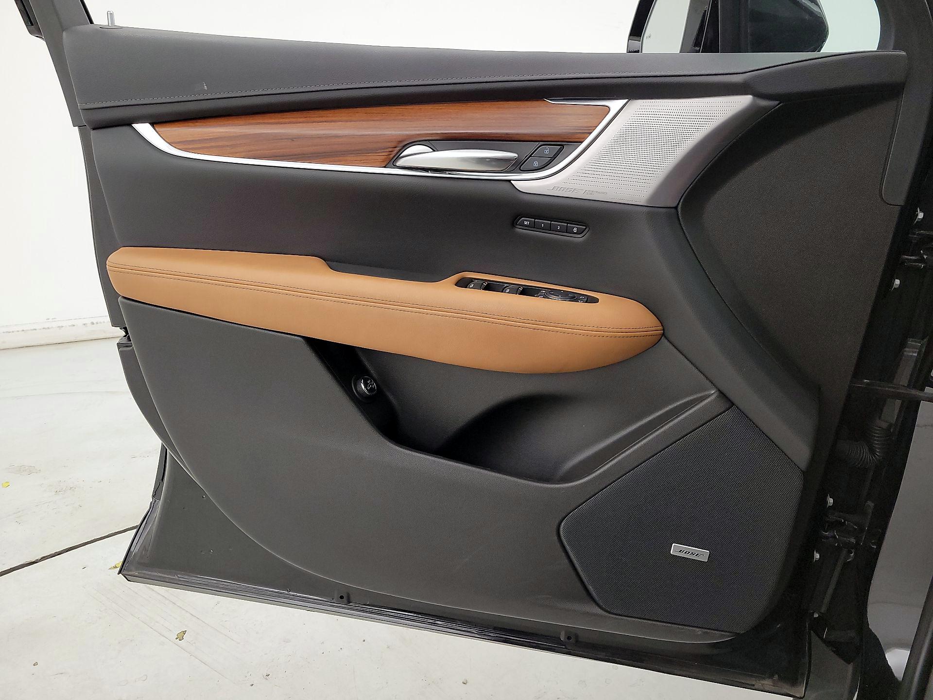 Thumbnail: 2022 Cadillac XT5 - 12