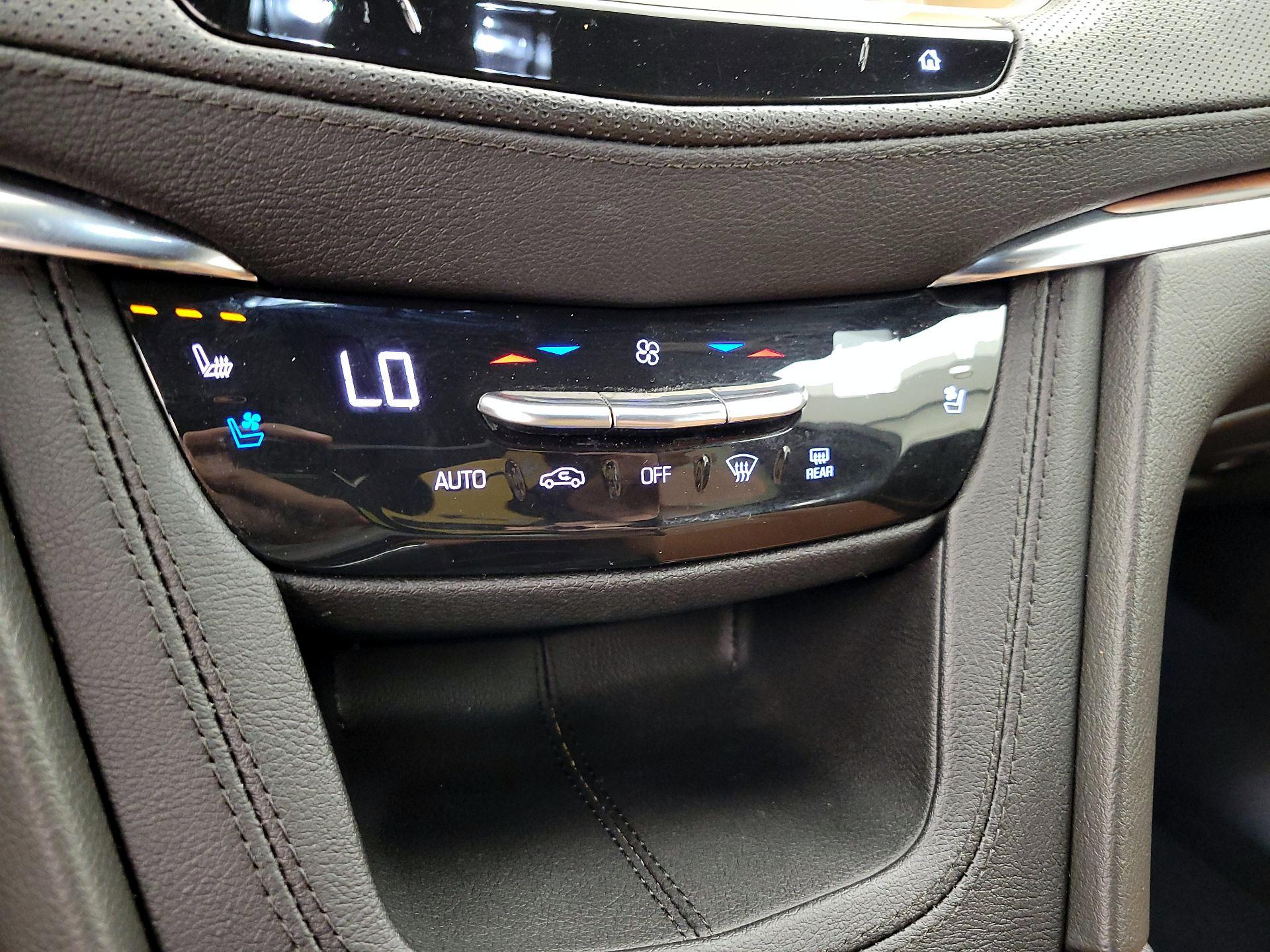 Thumbnail: 2022 Cadillac XT5 - 17