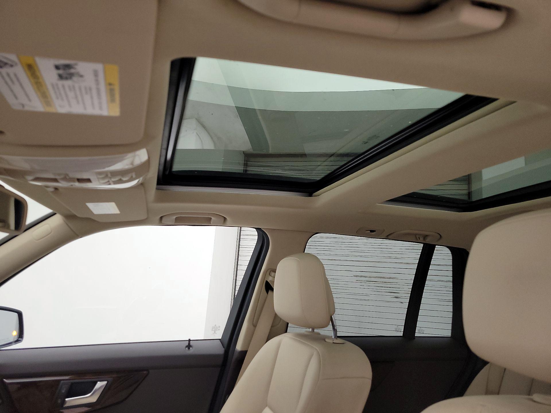 Thumbnail: 2015 Mercedes-Benz GLK - 19