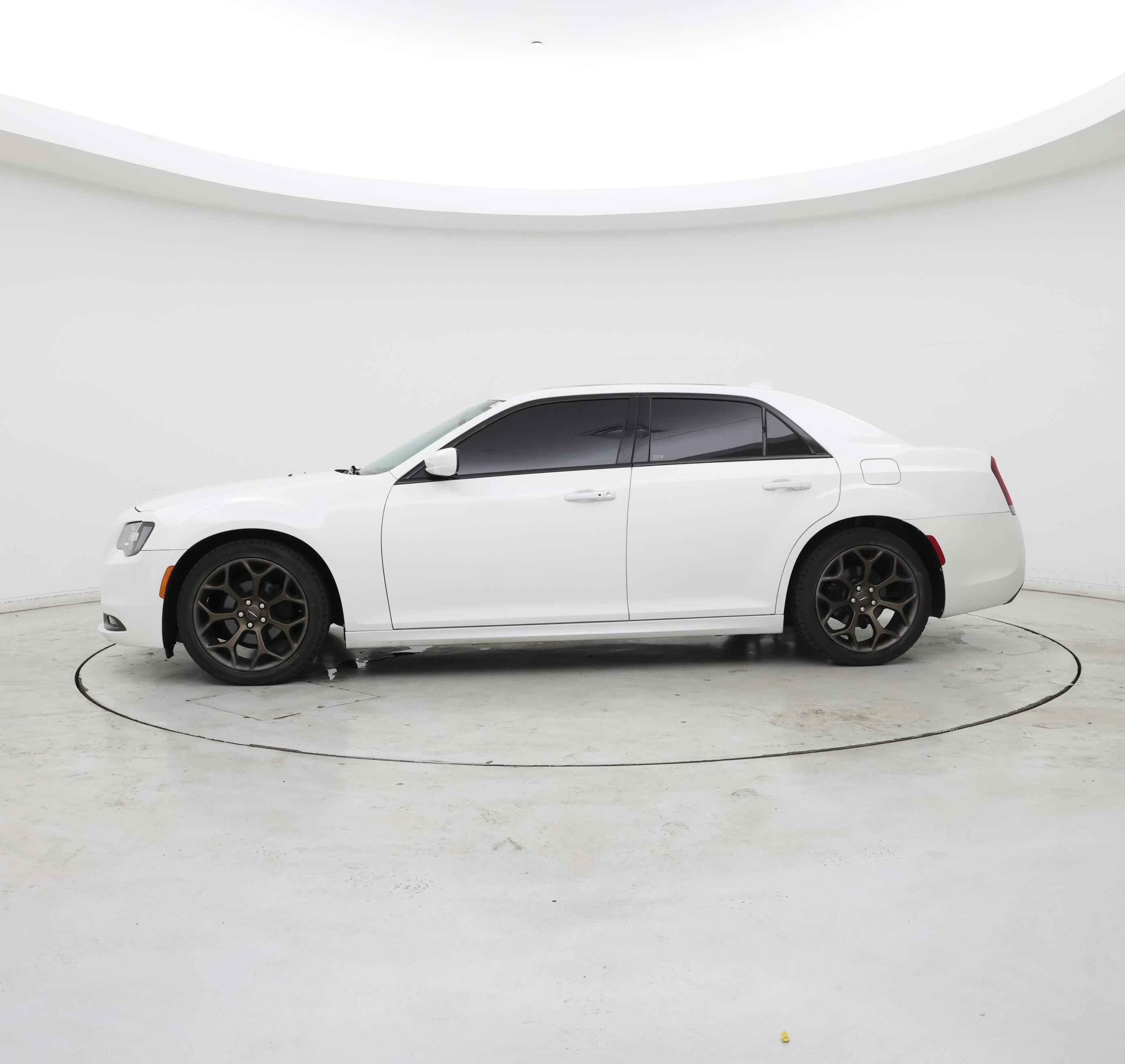 Thumbnail: 2016 Chrysler 300 - 3