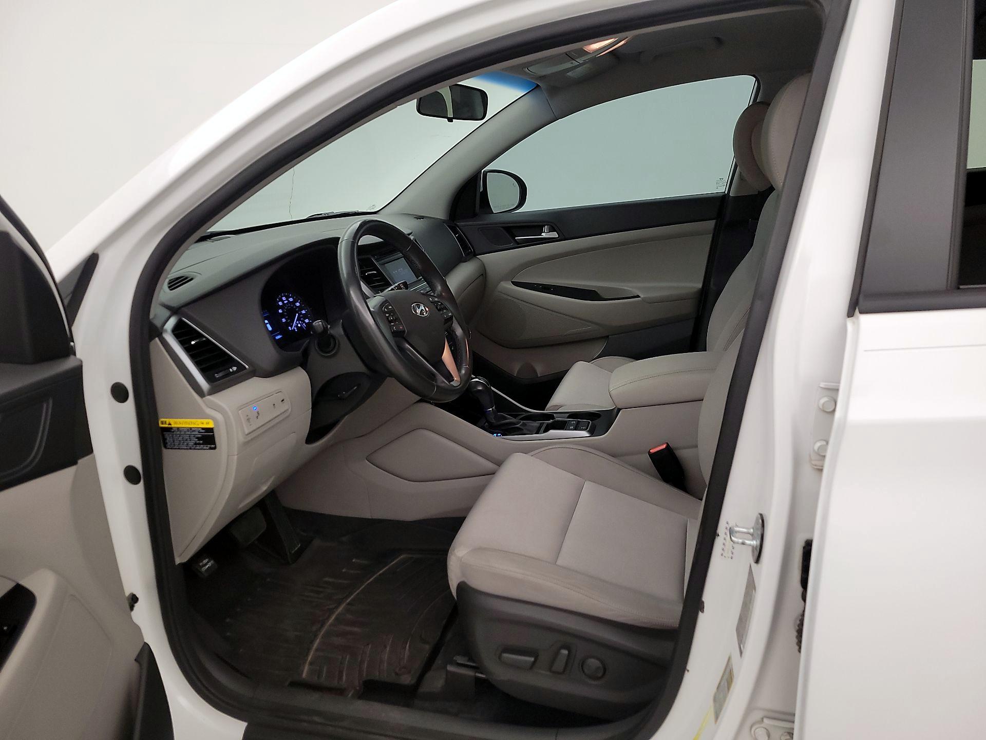 Thumbnail: 2016 Hyundai Tucson - 11