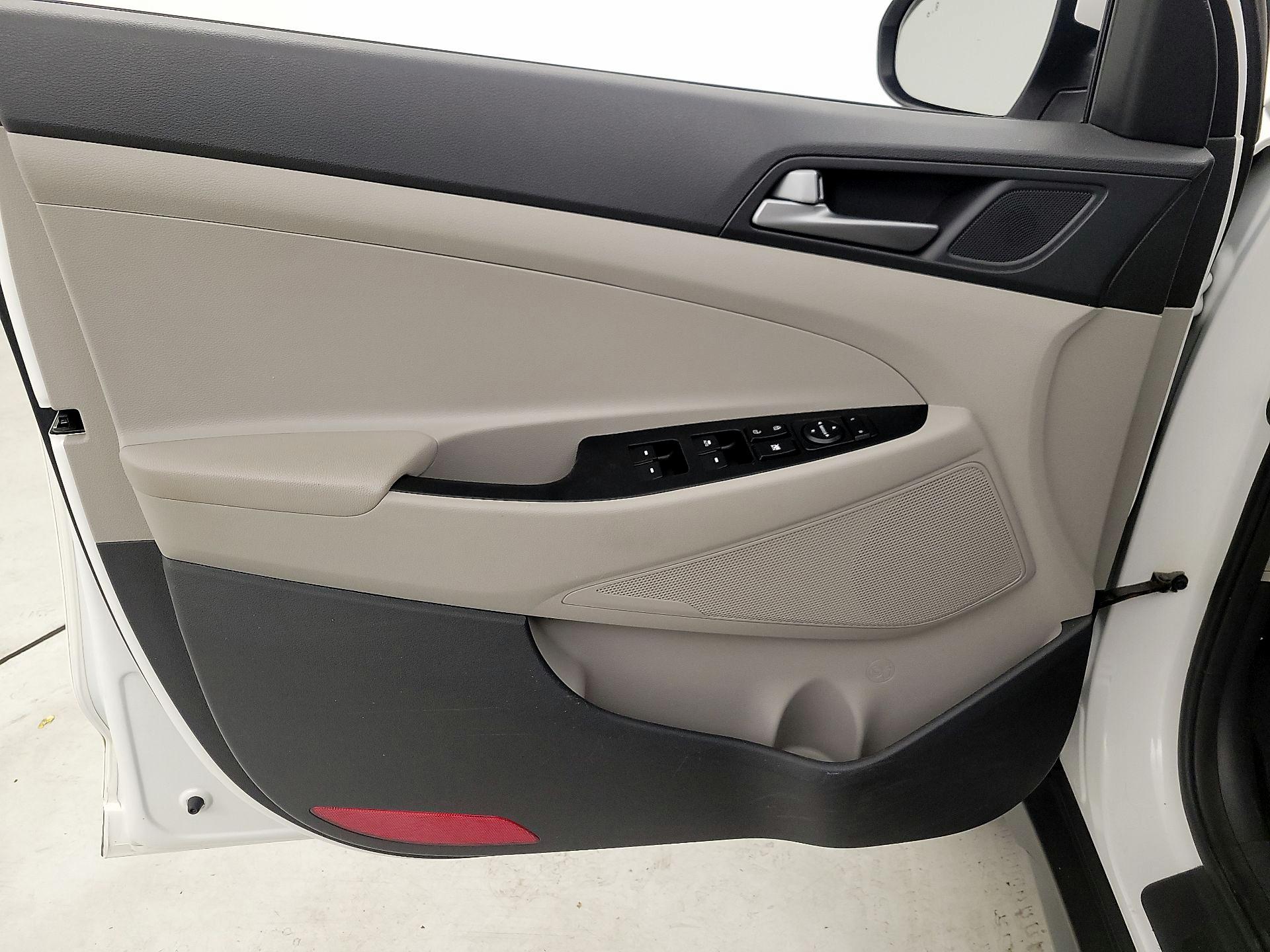 Thumbnail: 2016 Hyundai Tucson - 12