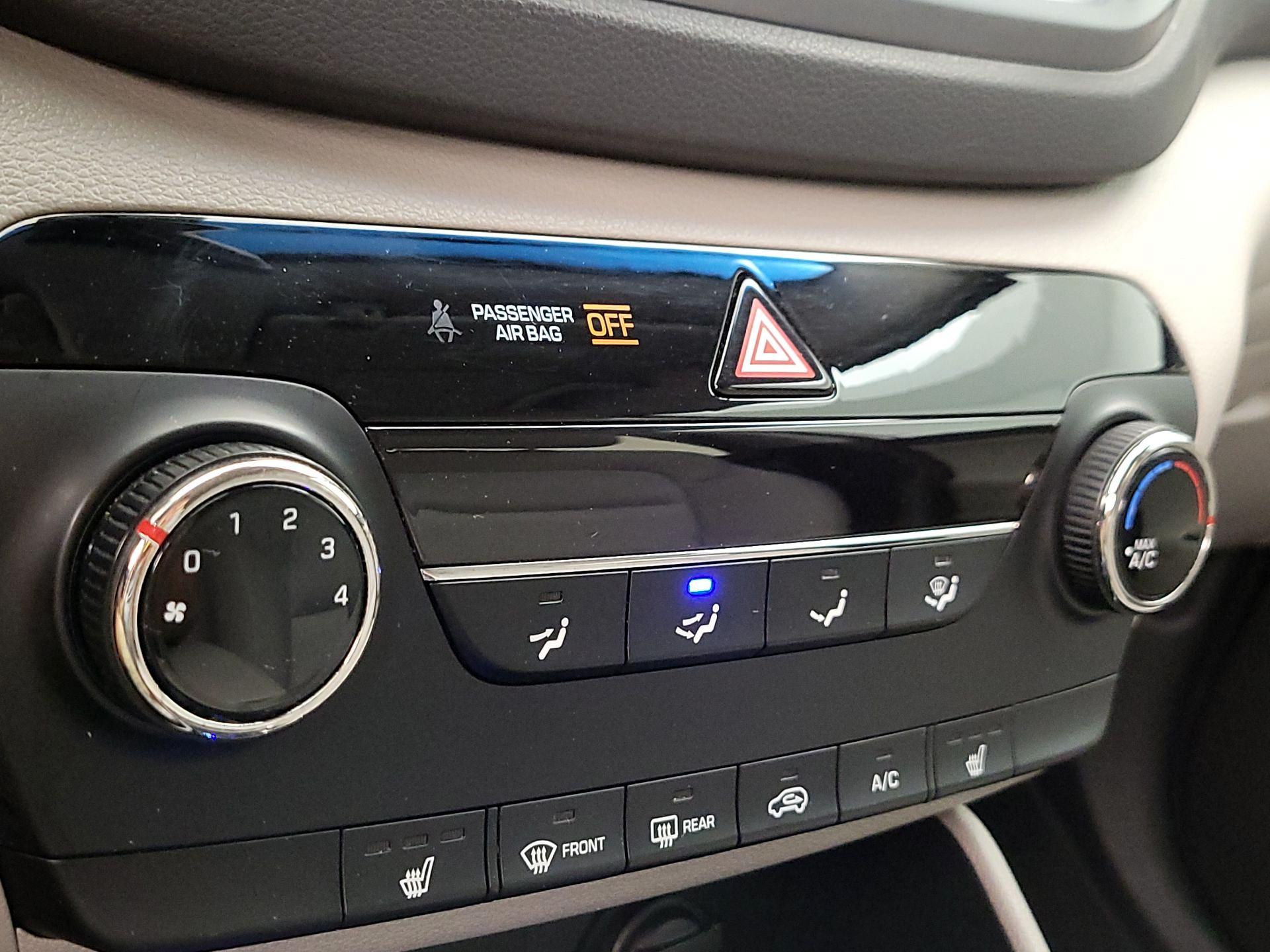 Thumbnail: 2016 Hyundai Tucson - 16