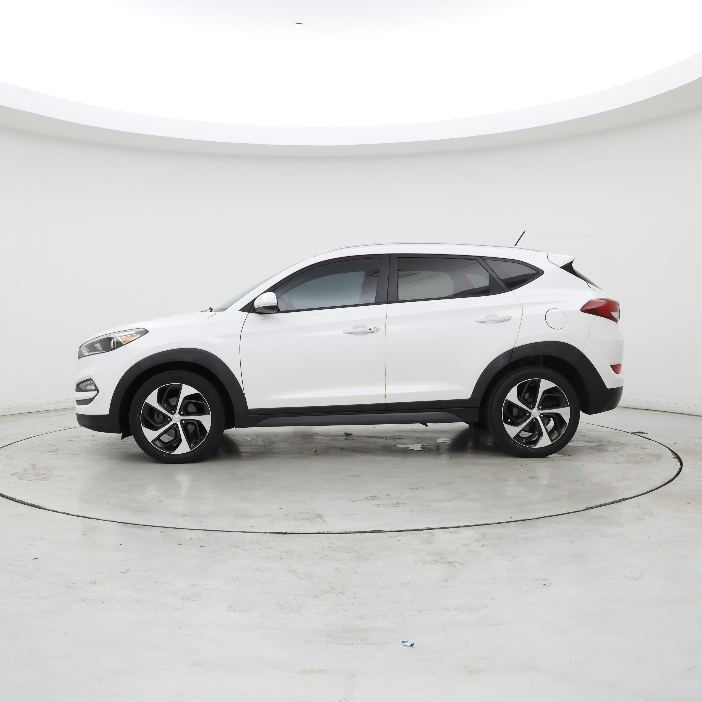 Thumbnail: 2016 Hyundai Tucson - 3