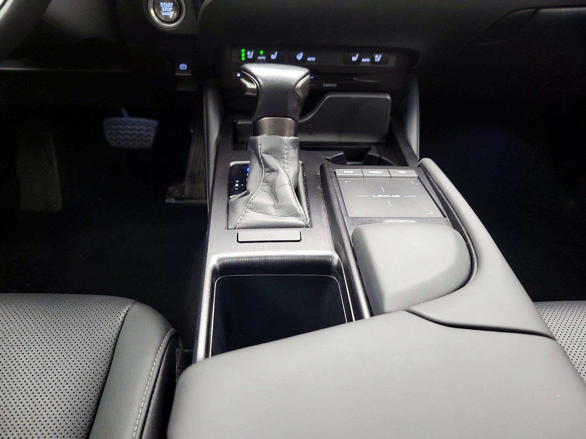 Thumbnail: 2021 Lexus ES - 18
