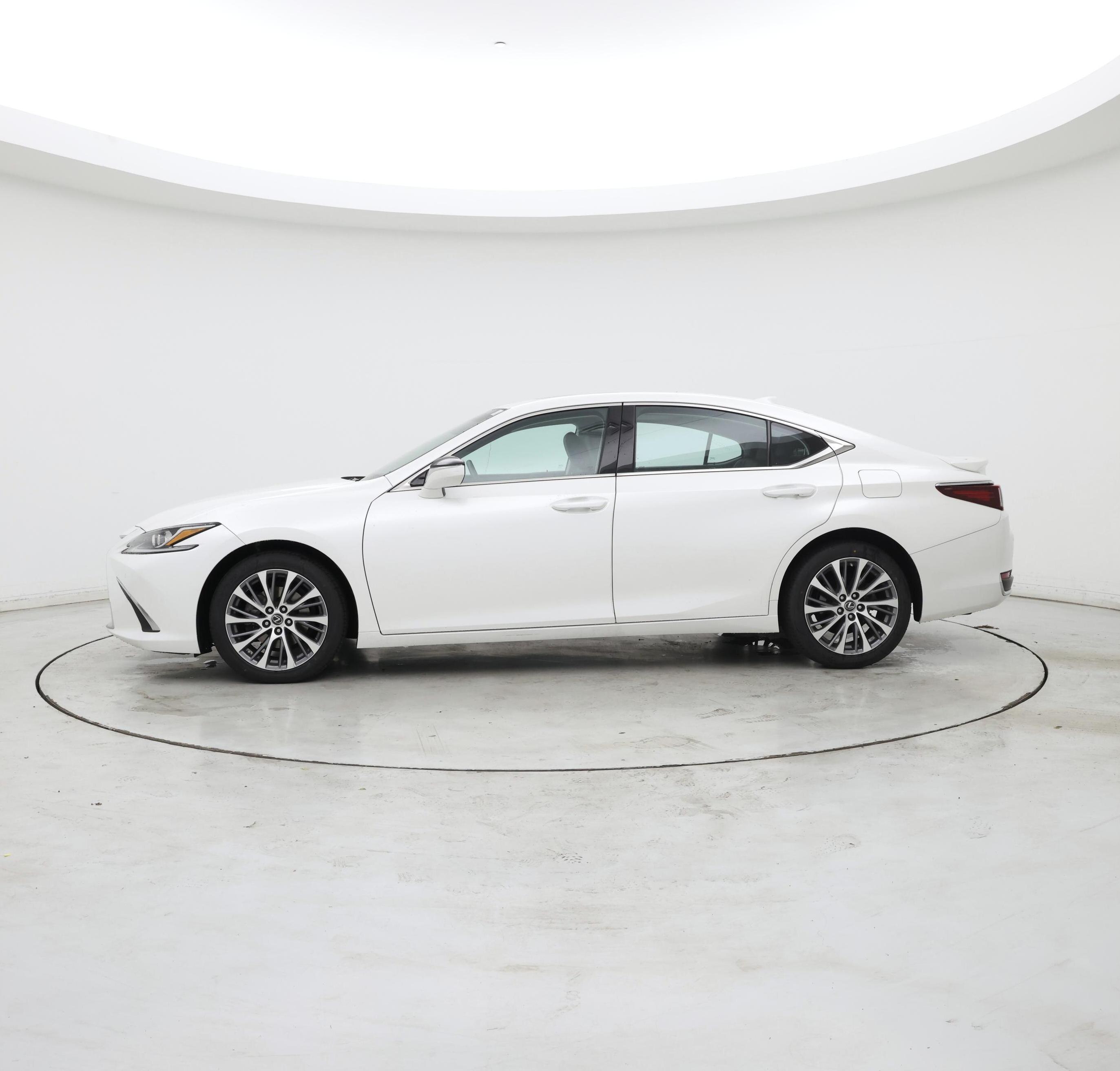 Thumbnail: 2021 Lexus ES - 3