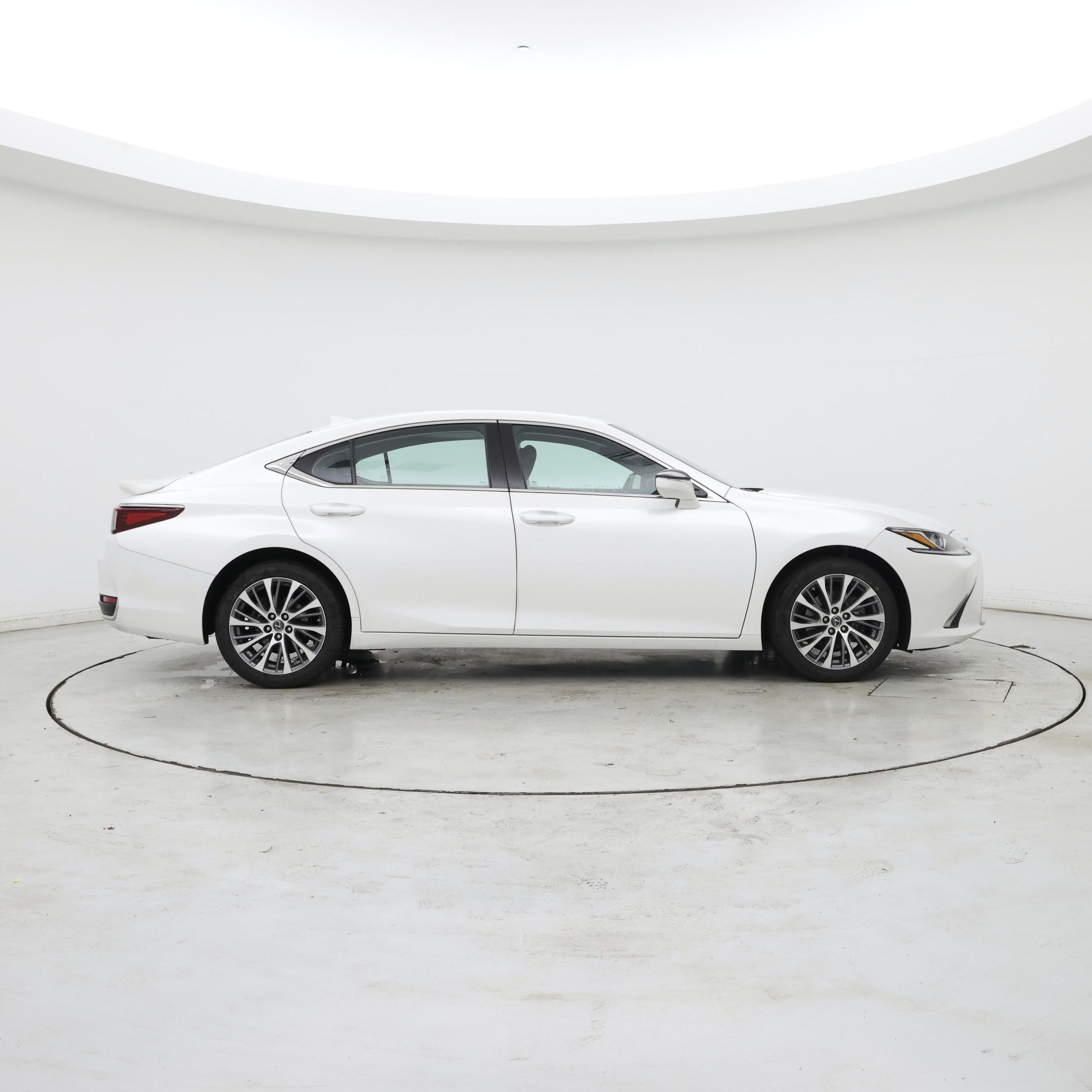 Thumbnail: 2021 Lexus ES - 7