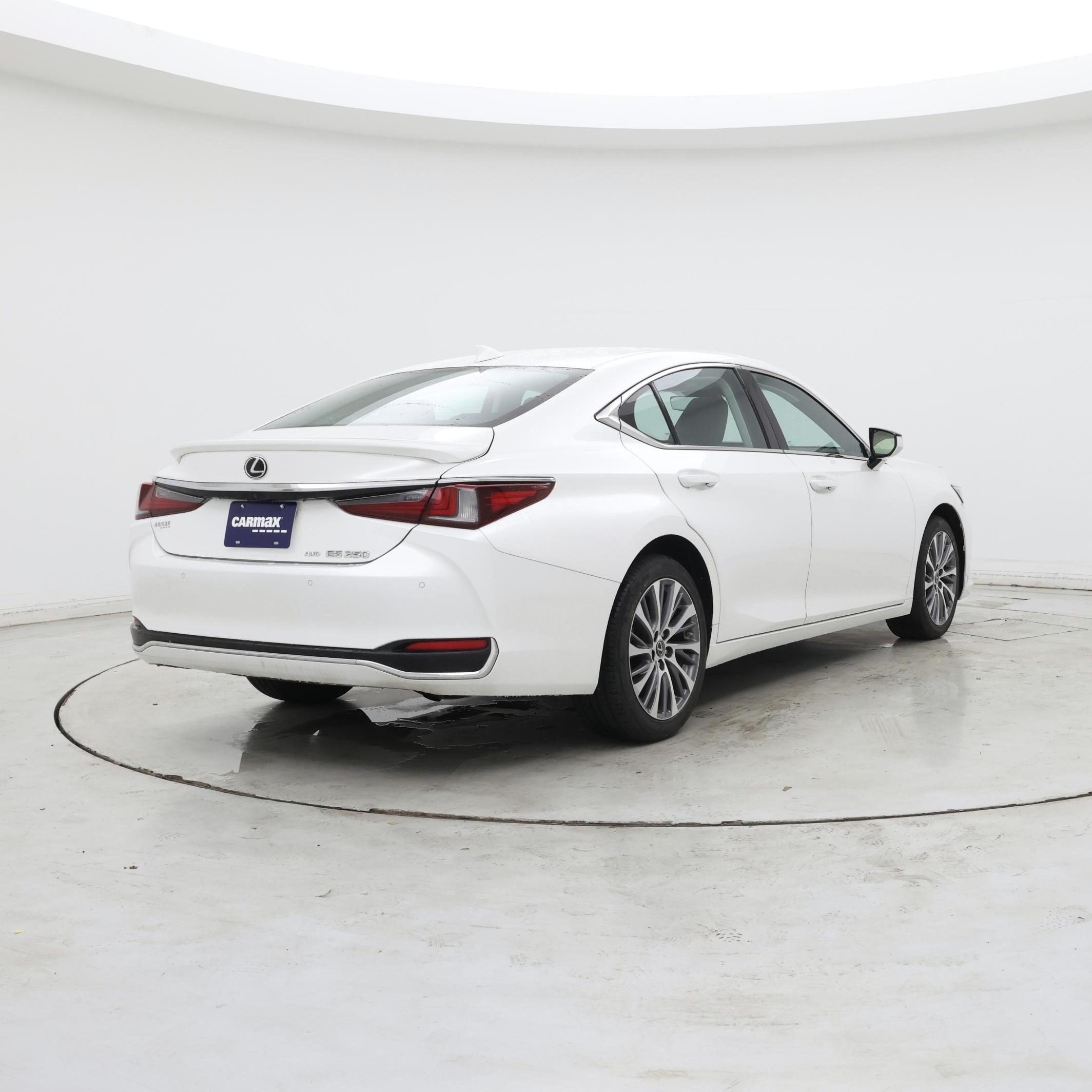 Thumbnail: 2021 Lexus ES - 8