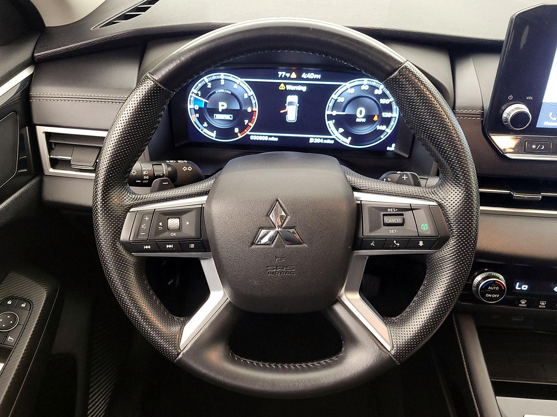 Thumbnail: 2022 Mitsubishi Outlander - 10