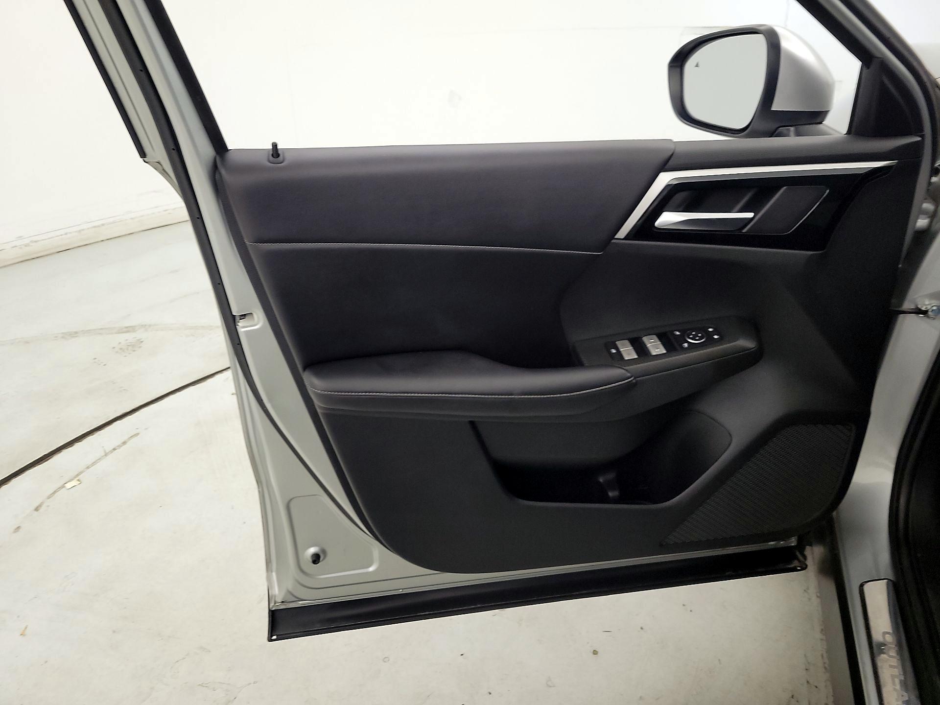 Thumbnail: 2022 Mitsubishi Outlander - 12