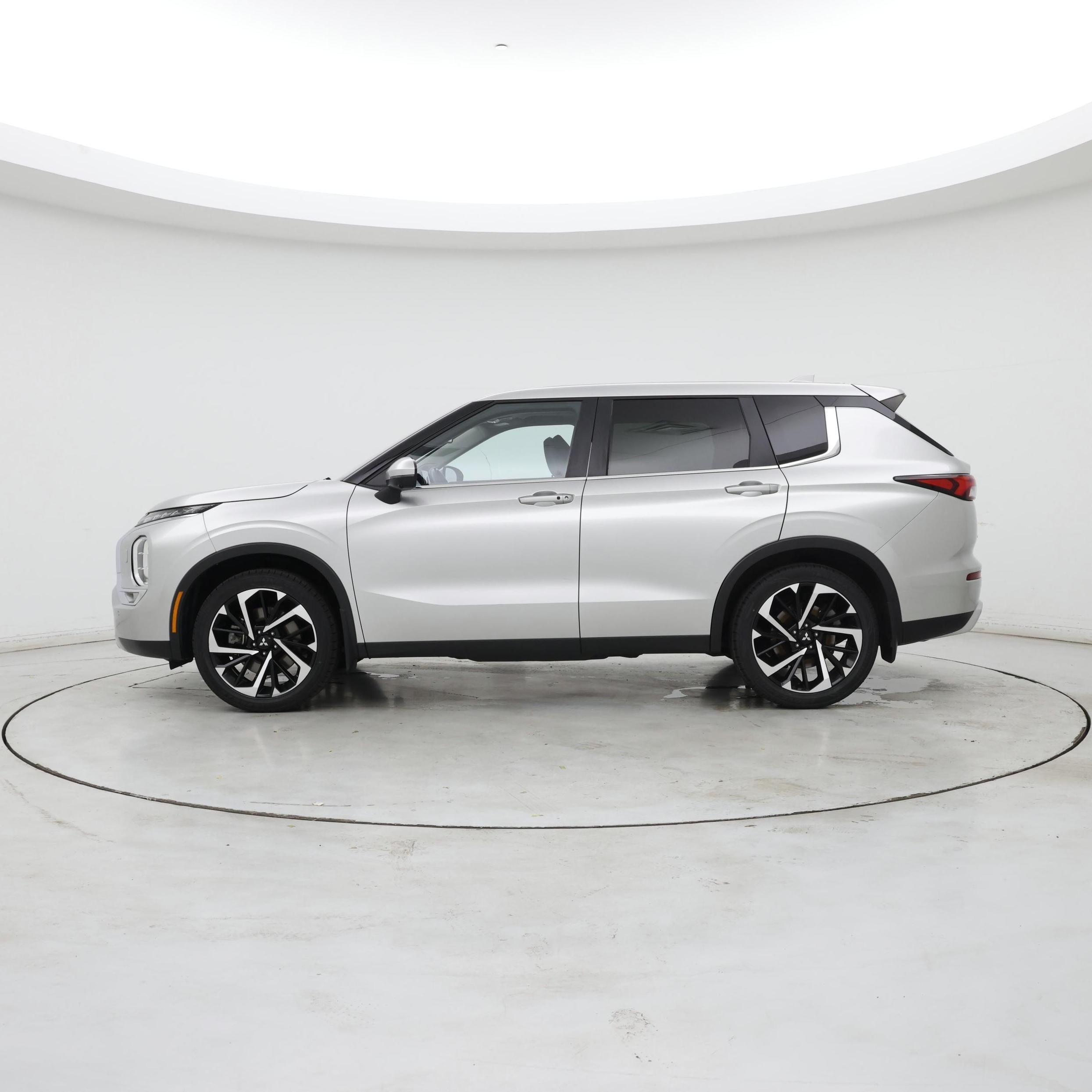 Thumbnail: 2022 Mitsubishi Outlander - 3
