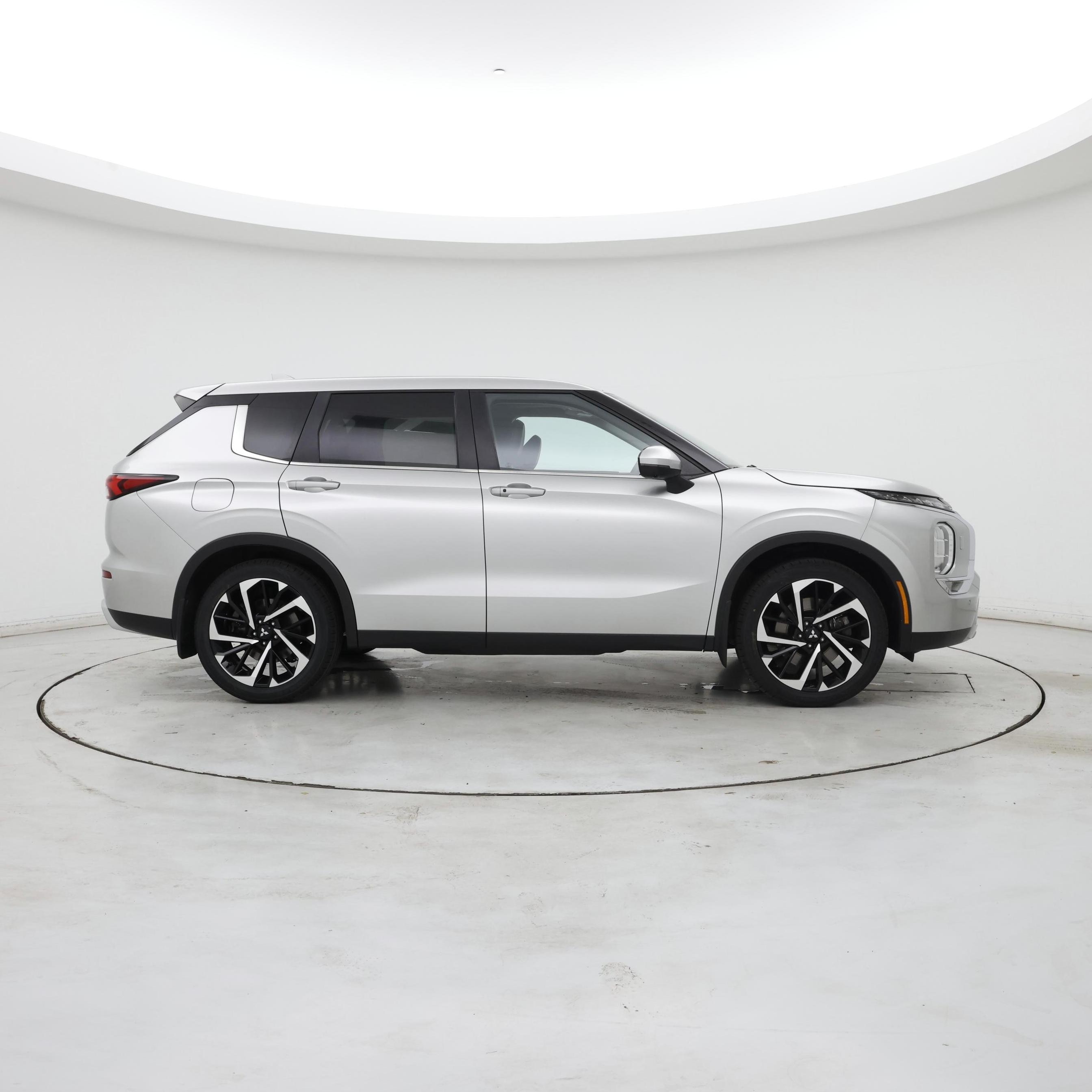 Thumbnail: 2022 Mitsubishi Outlander - 7