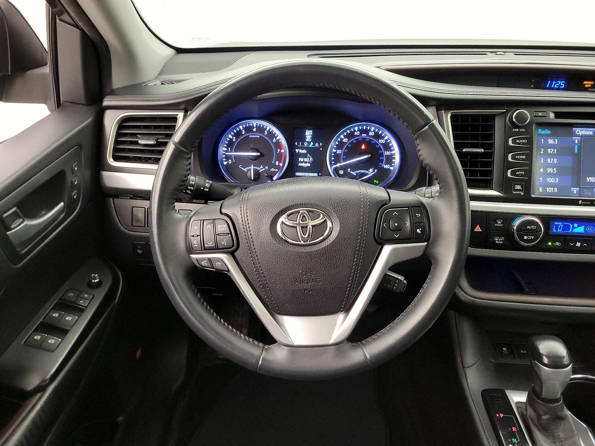 Thumbnail: 2016 Toyota Highlander - 10