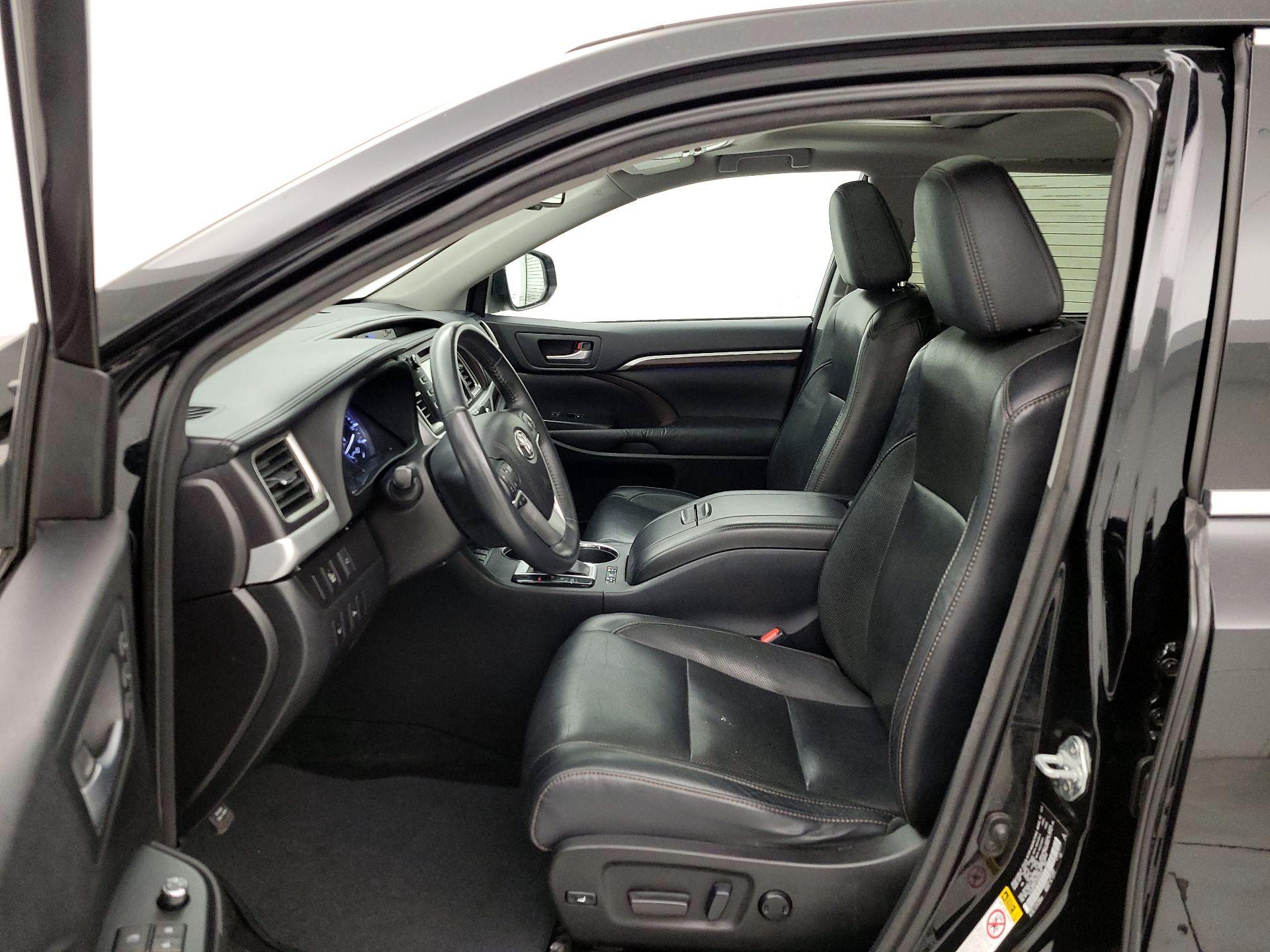 Thumbnail: 2016 Toyota Highlander - 11