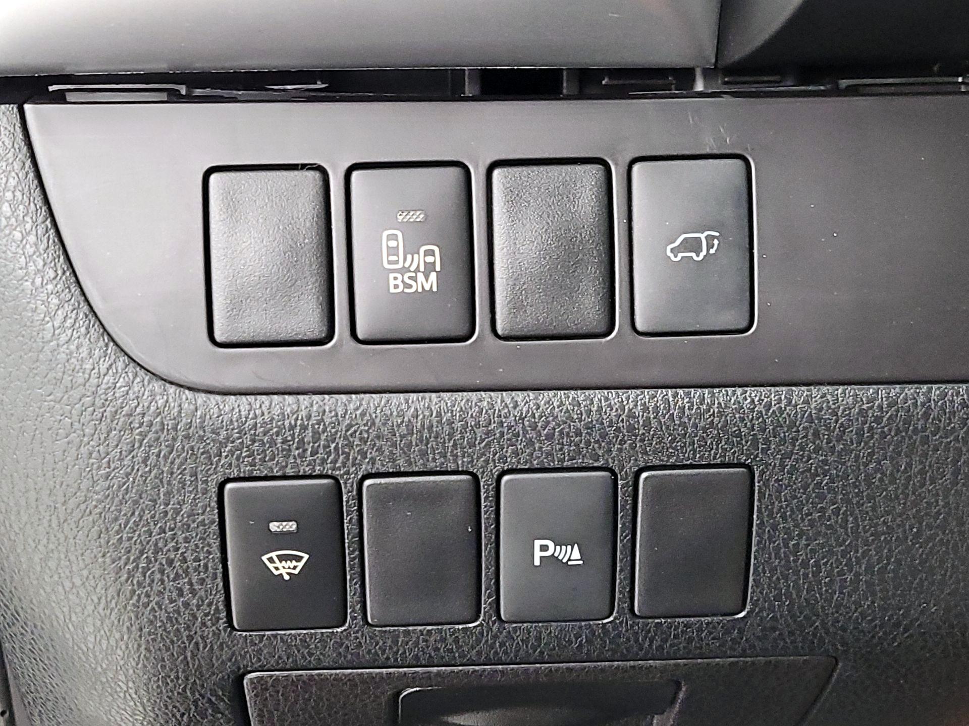 Thumbnail: 2016 Toyota Highlander - 13