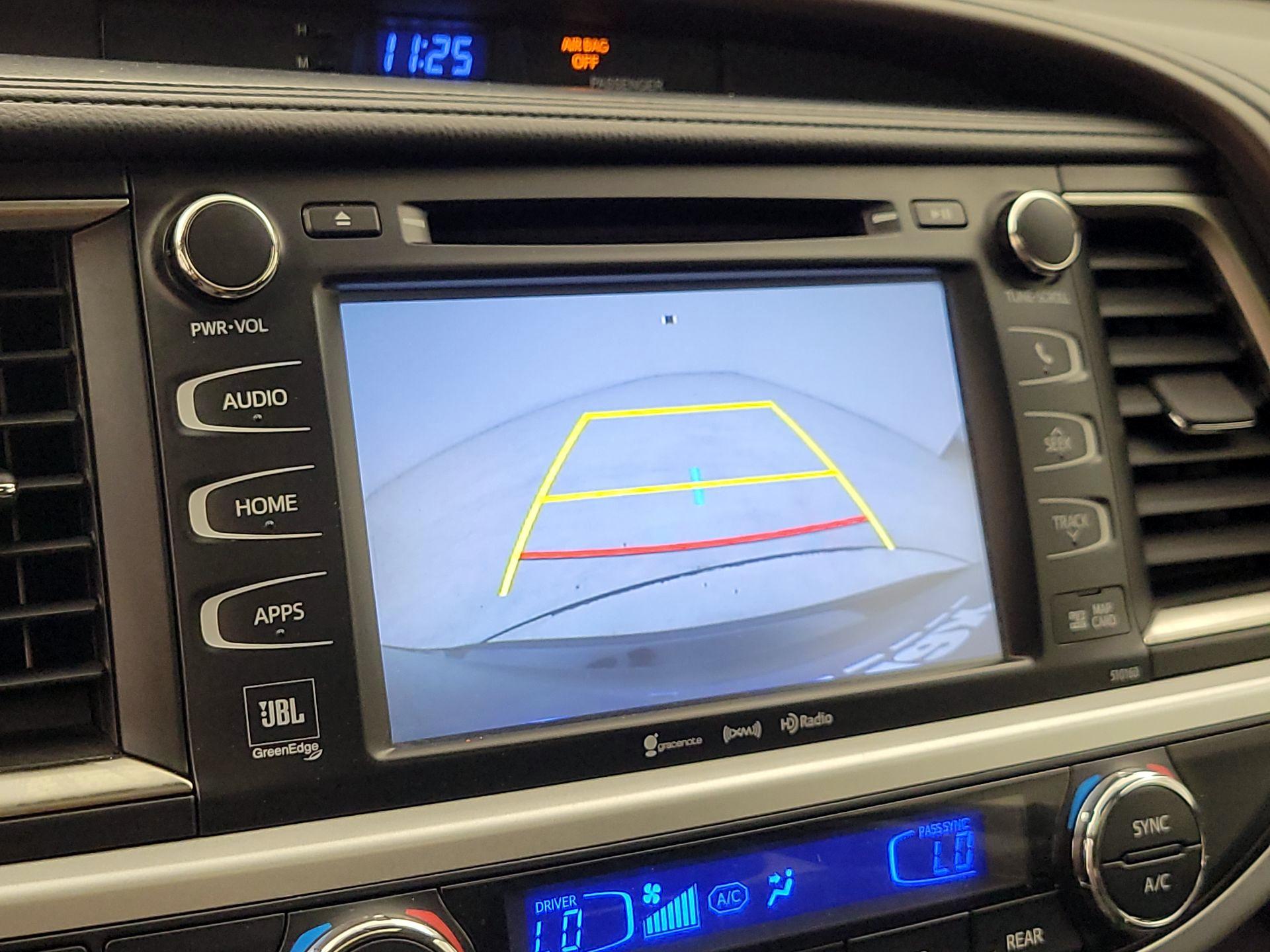 Thumbnail: 2016 Toyota Highlander - 14