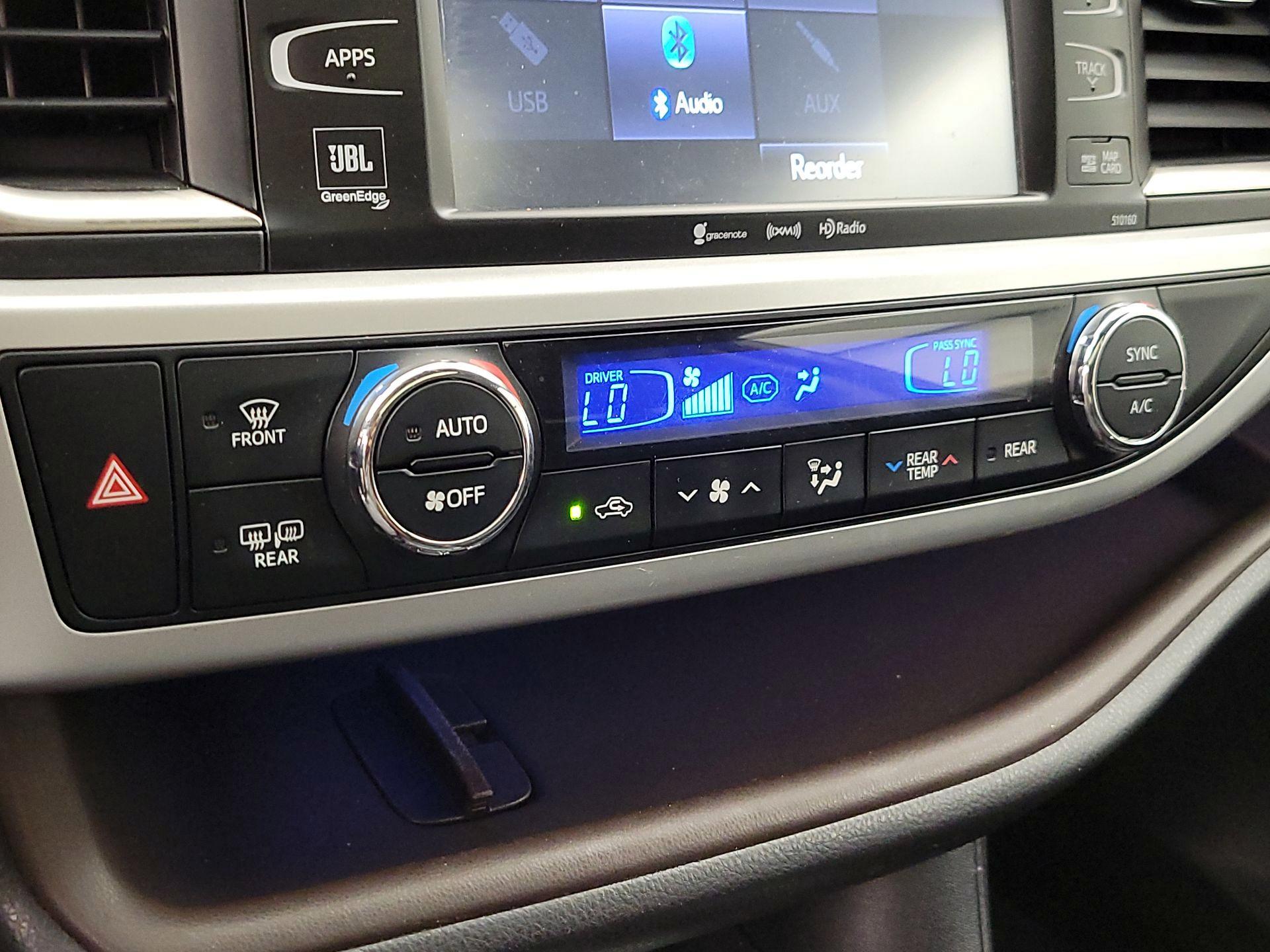 Thumbnail: 2016 Toyota Highlander - 16