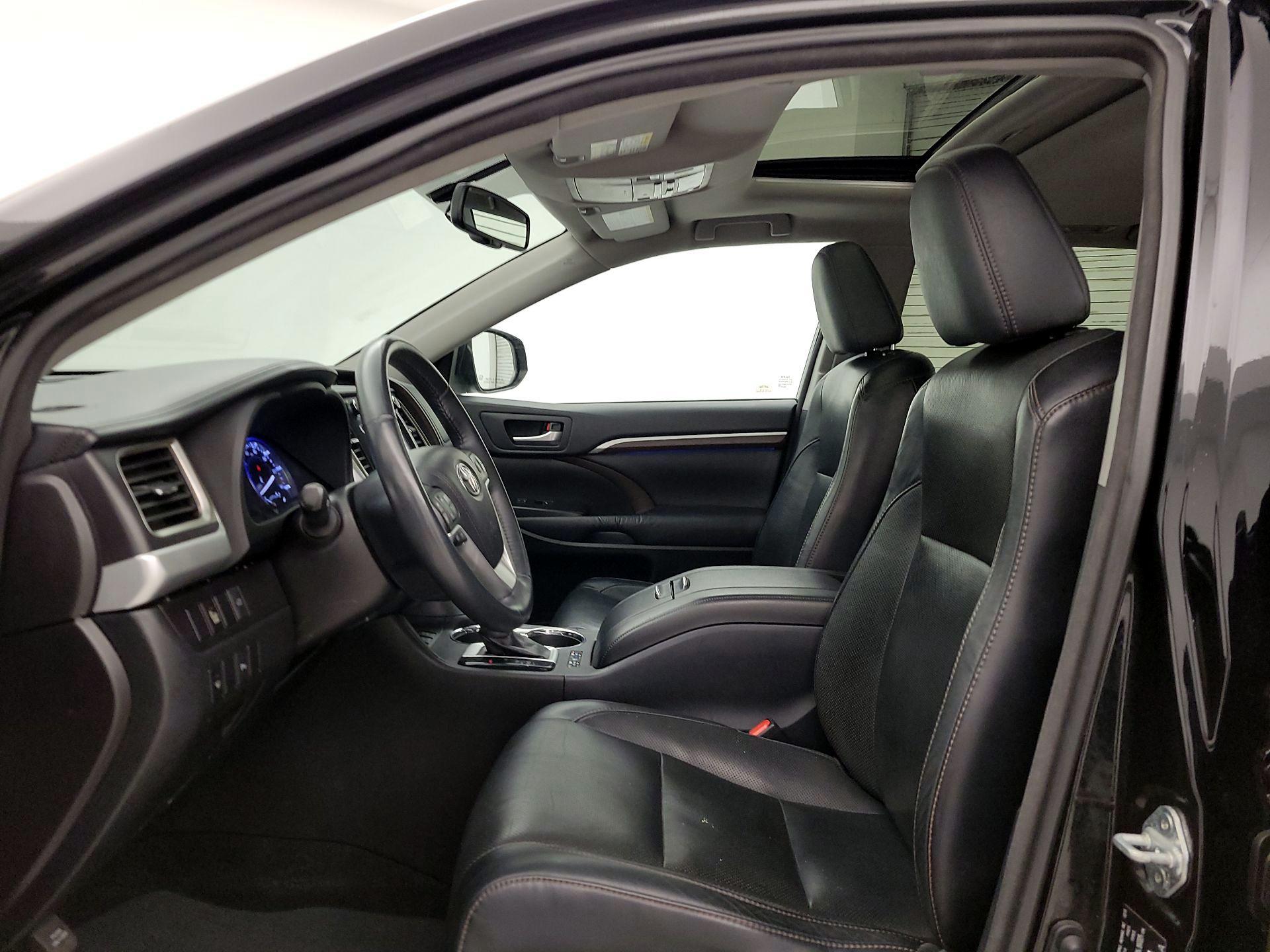 Thumbnail: 2016 Toyota Highlander - 19