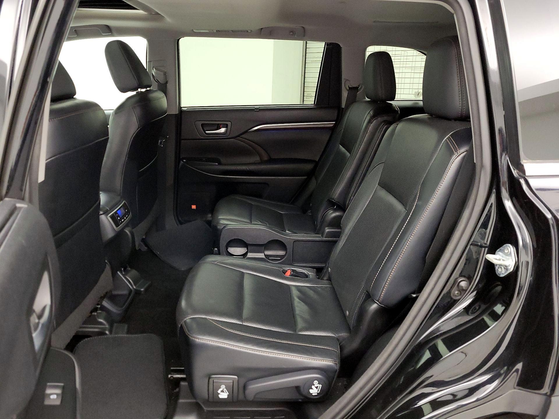 Thumbnail: 2016 Toyota Highlander - 20