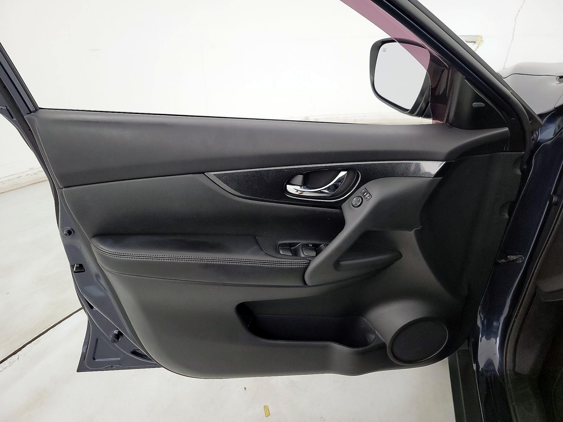 Thumbnail: 2016 Nissan Rogue - 12
