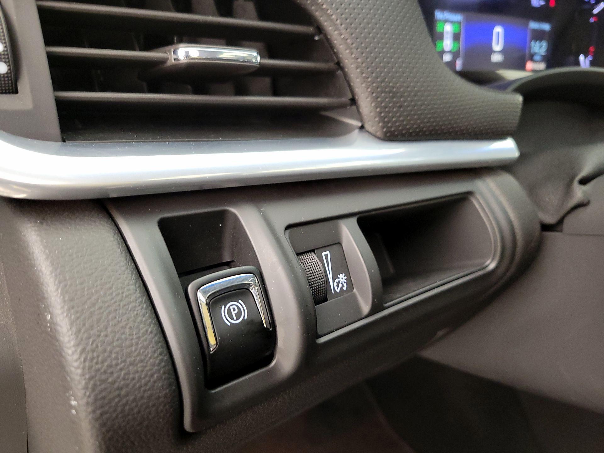 Thumbnail: 2016 Cadillac XTS - 13