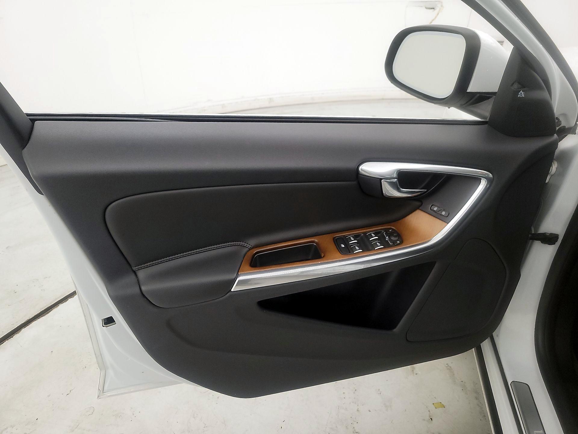 Thumbnail: 2016 Volvo S60 - 12