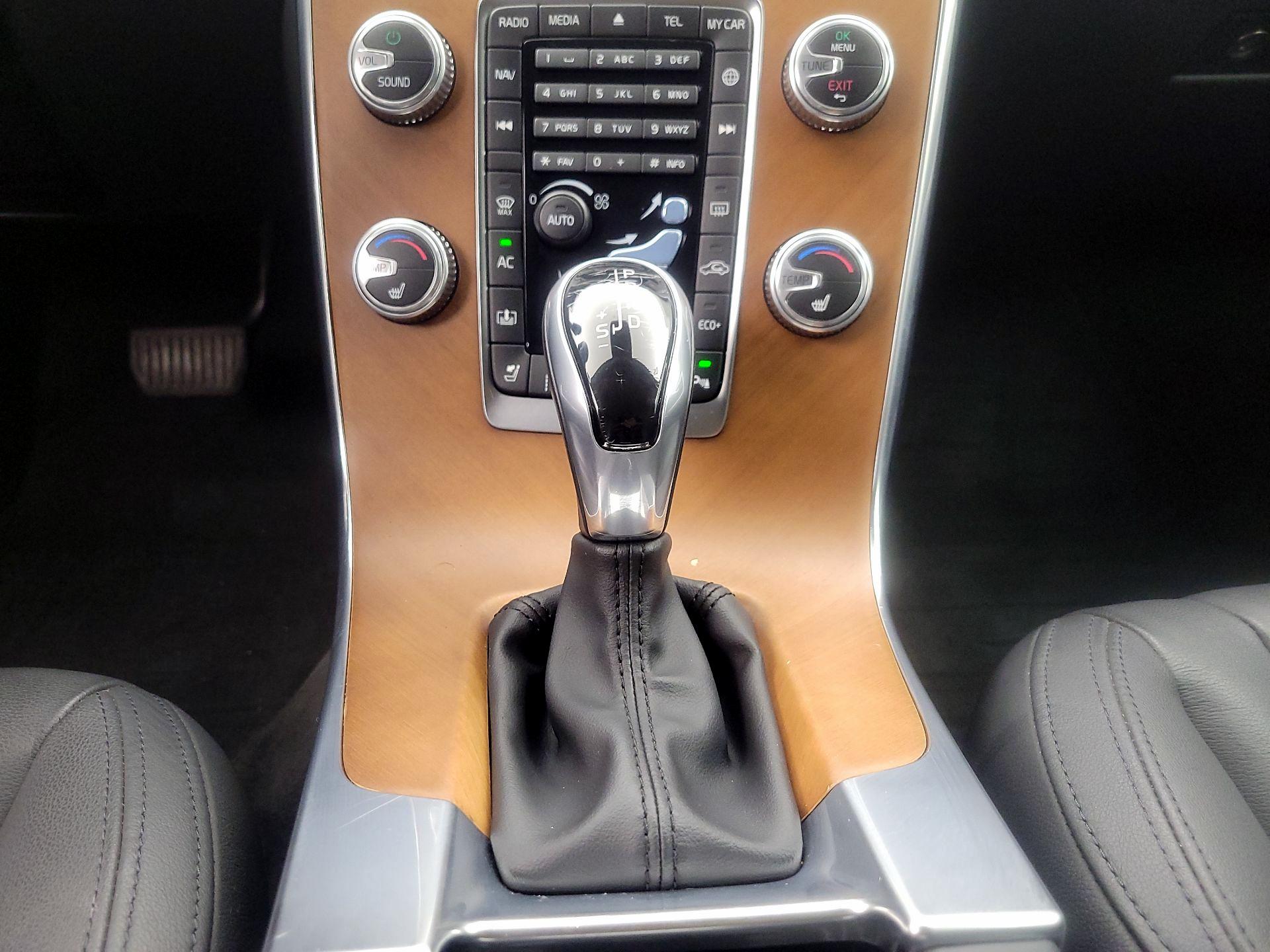 Thumbnail: 2016 Volvo S60 - 17