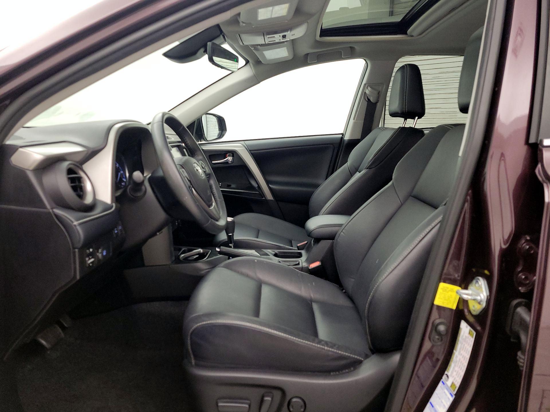 Thumbnail: 2018 Toyota RAV4 - 11