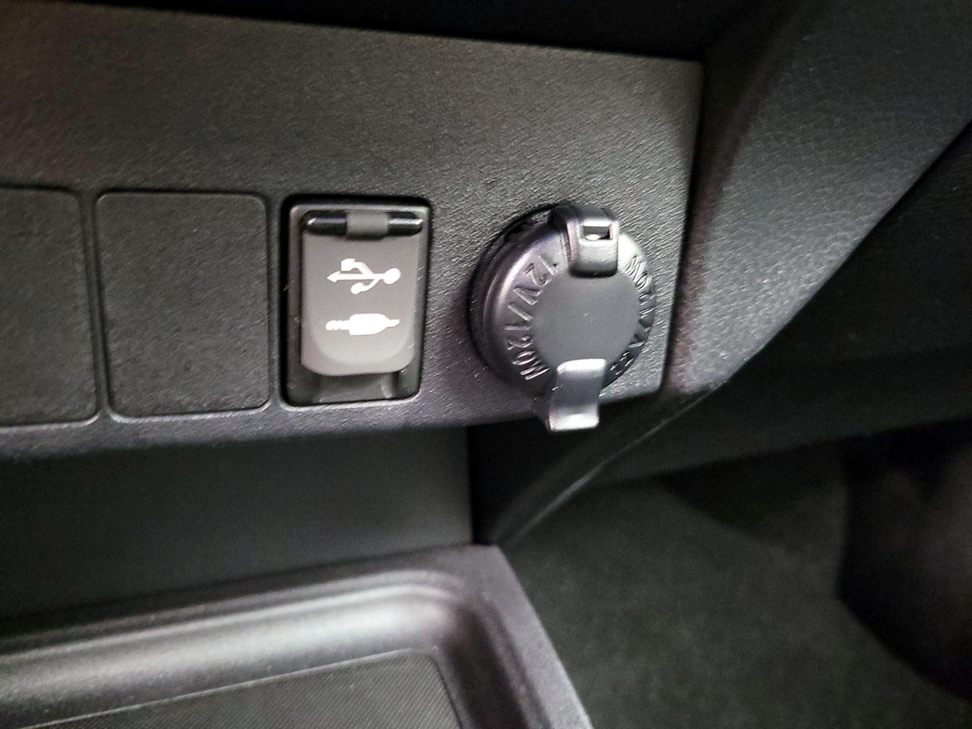 Thumbnail: 2018 Toyota RAV4 - 18