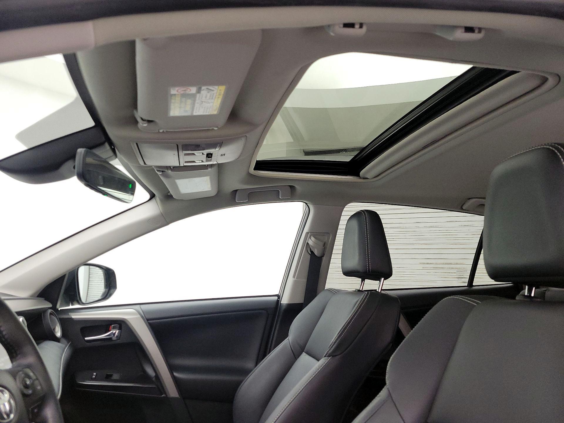 Thumbnail: 2018 Toyota RAV4 - 19
