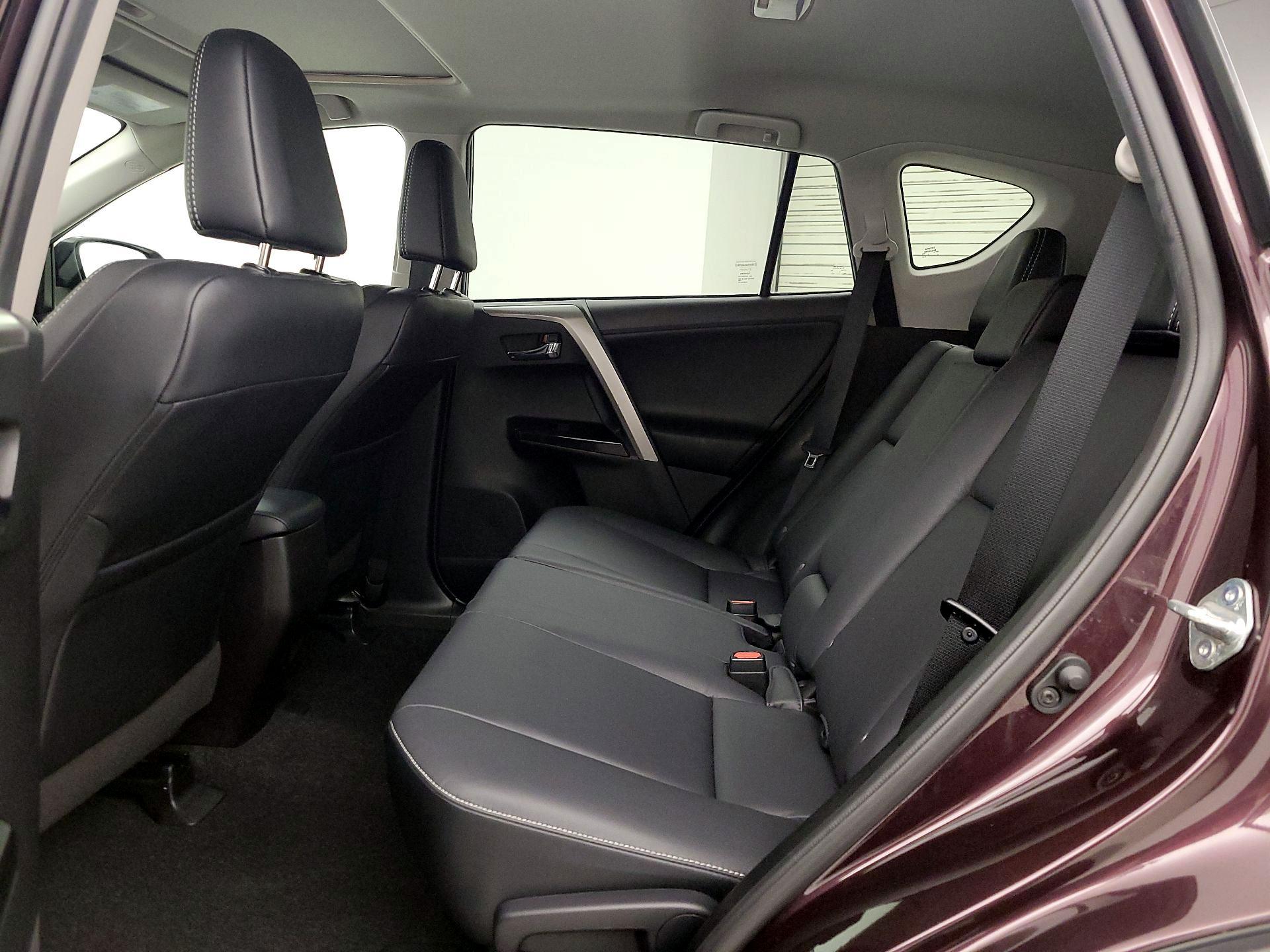 Thumbnail: 2018 Toyota RAV4 - 20