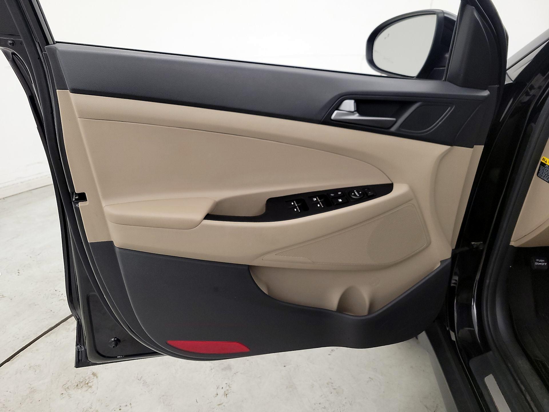Thumbnail: 2016 Hyundai Tucson - 12