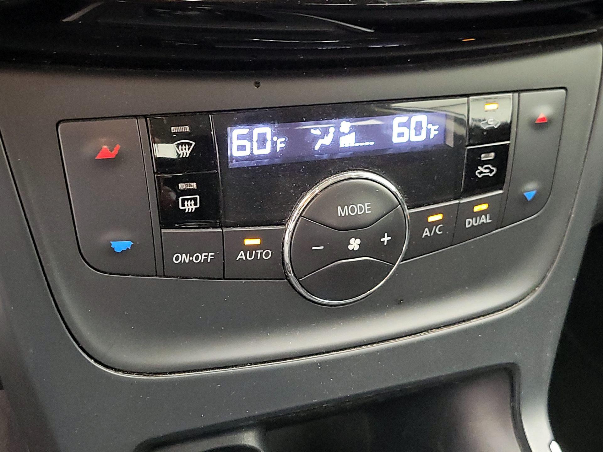 Thumbnail: 2019 Nissan Sentra - 16