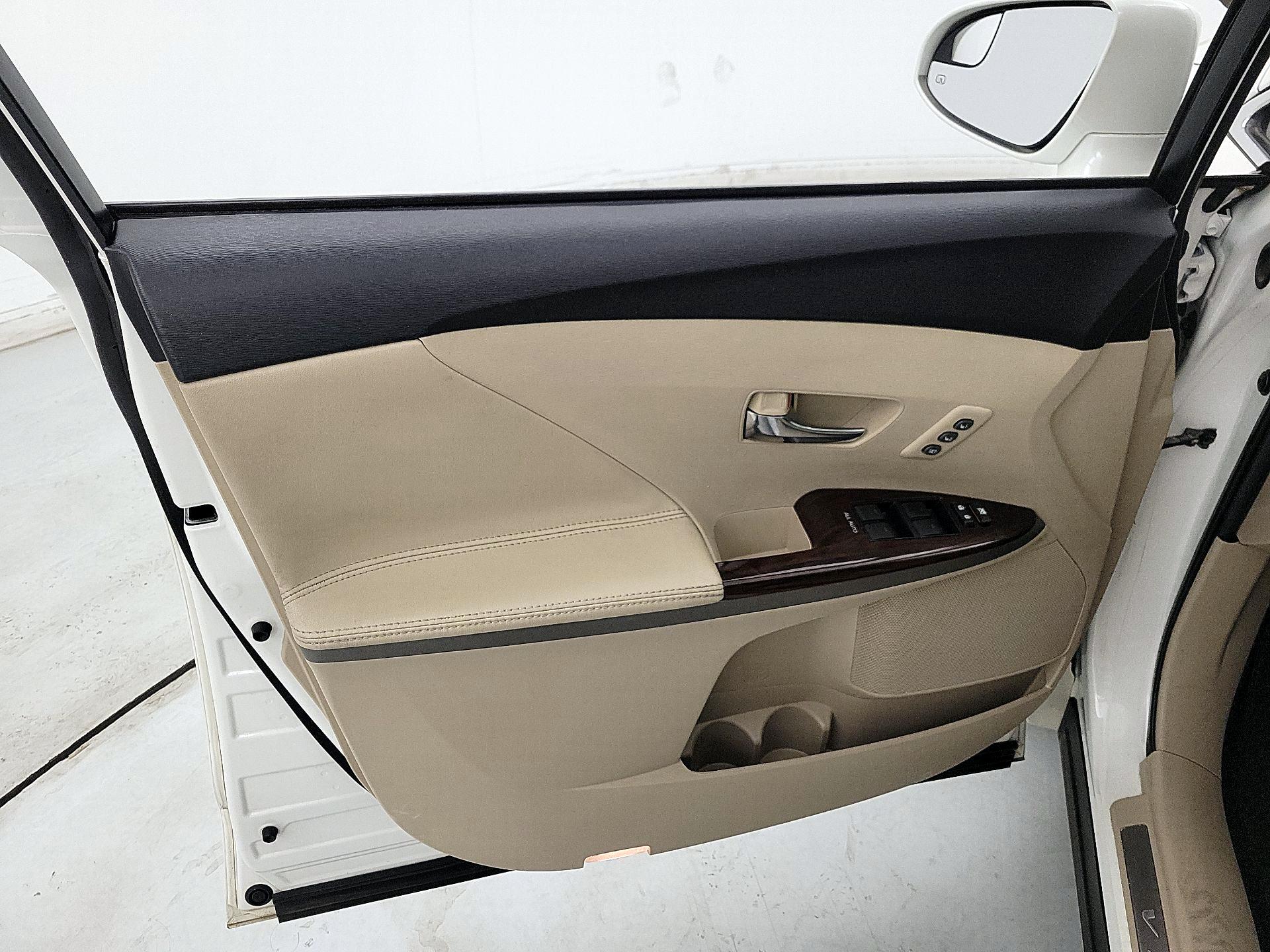 Thumbnail: 2015 Toyota Venza - 12