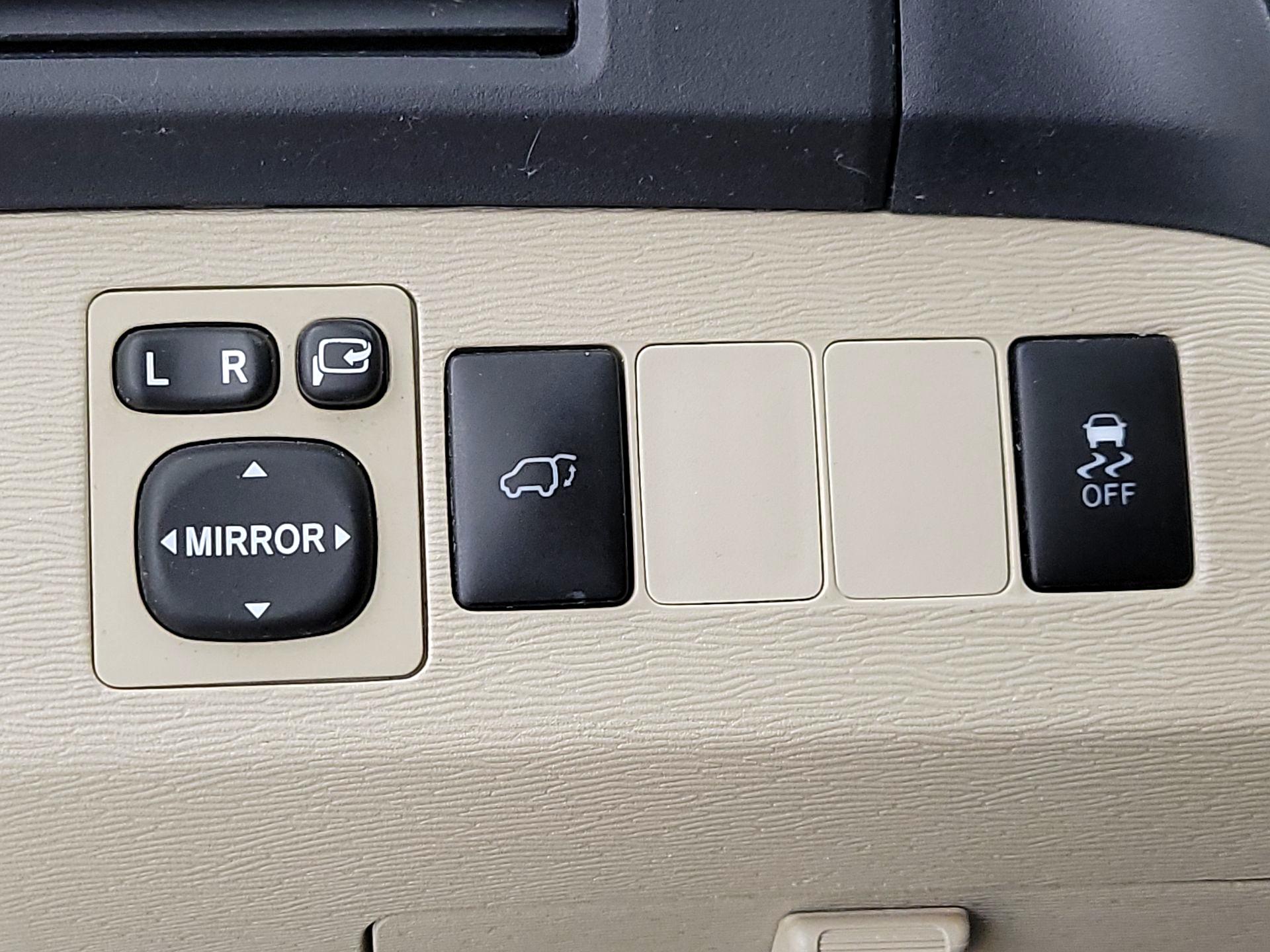 Thumbnail: 2015 Toyota Venza - 13