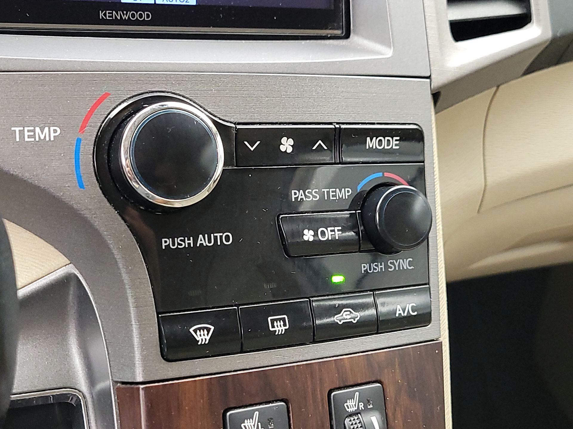 Thumbnail: 2015 Toyota Venza - 16