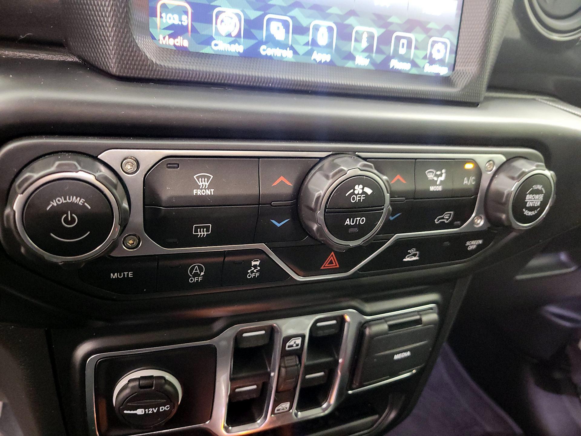 Thumbnail: 2022 Jeep Wrangler - 17