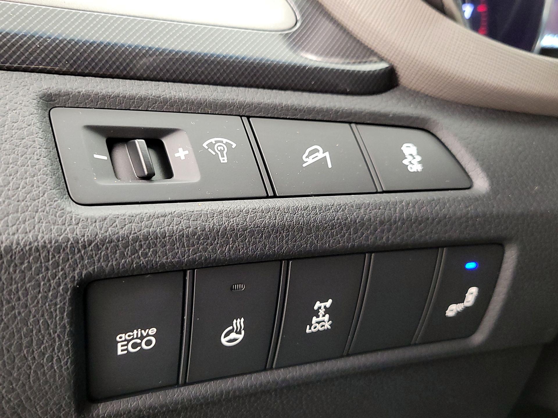 Thumbnail: 2015 Hyundai Santa Fe - 13