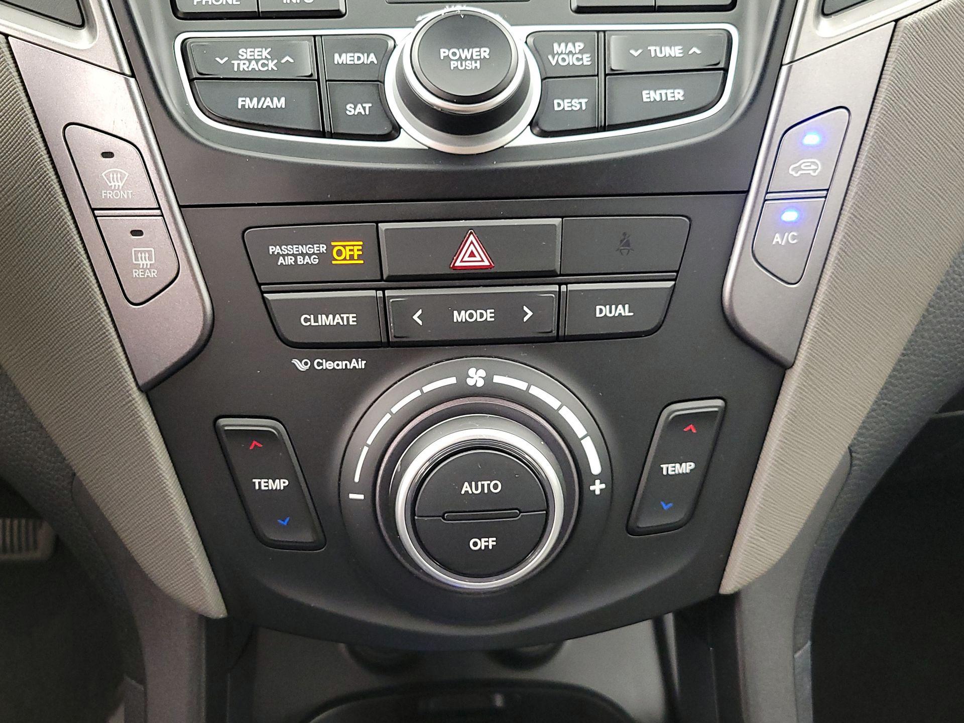Thumbnail: 2015 Hyundai Santa Fe - 16