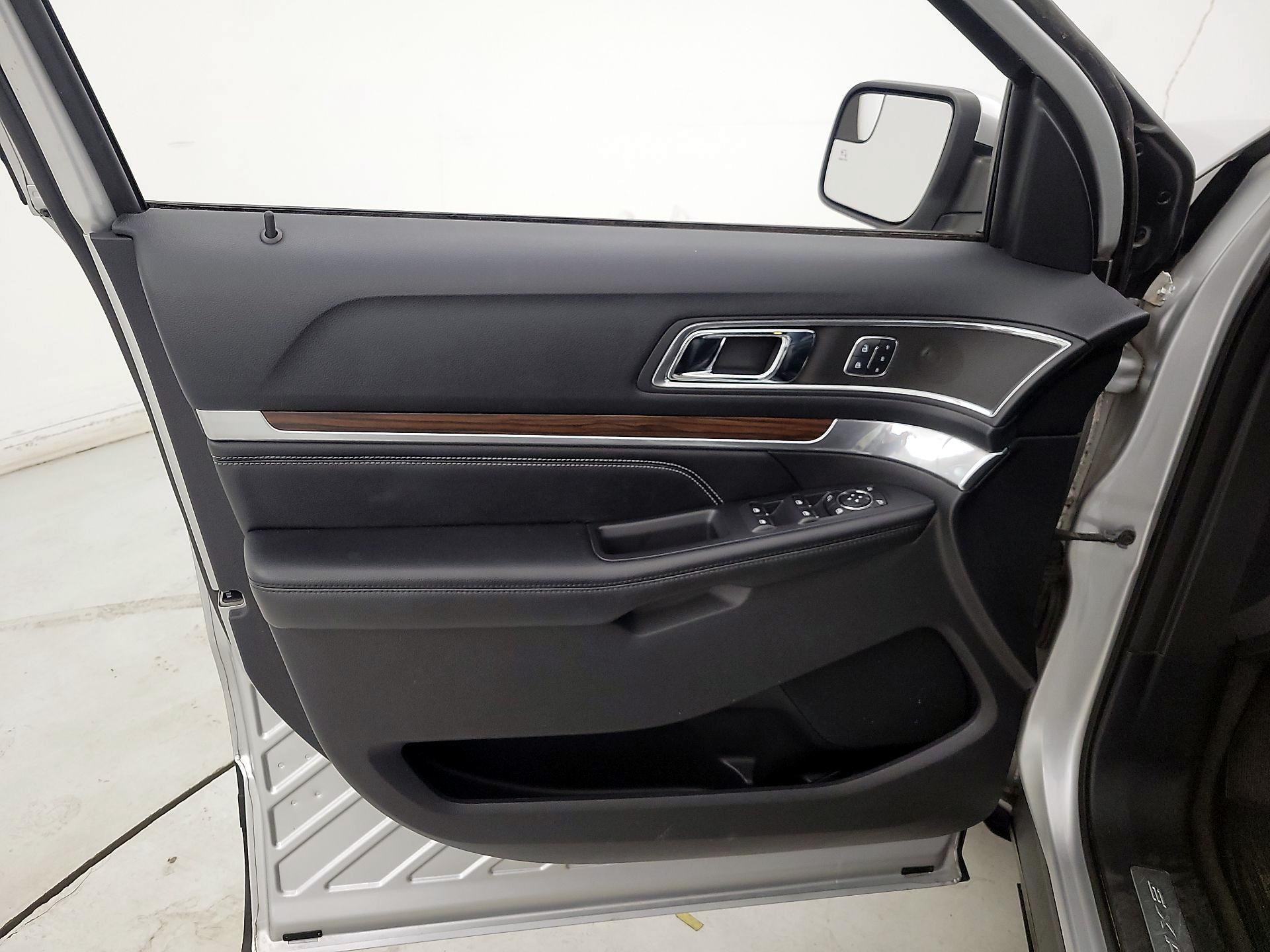 Thumbnail: 2016 Ford Explorer - 12