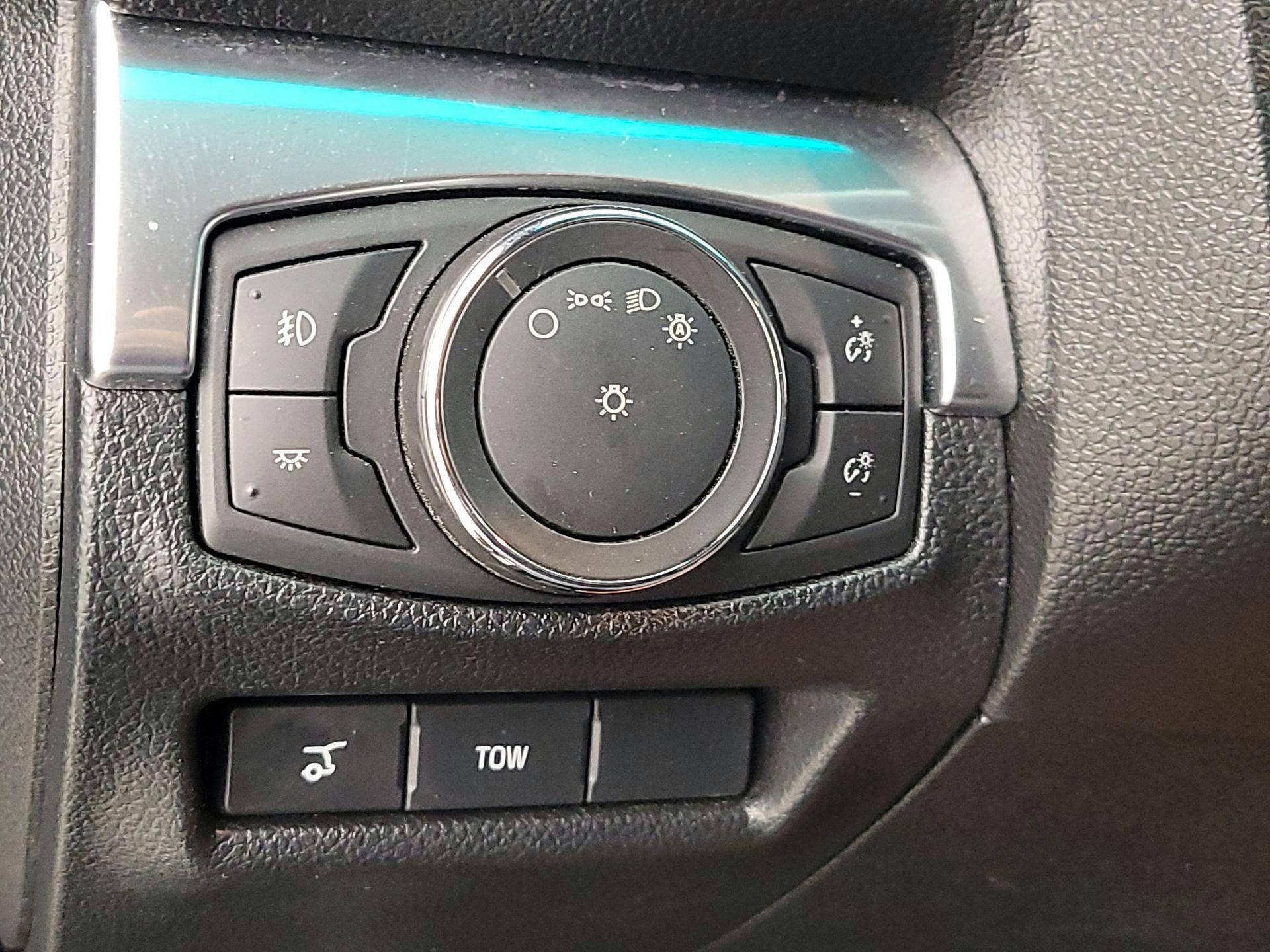 Thumbnail: 2016 Ford Explorer - 13