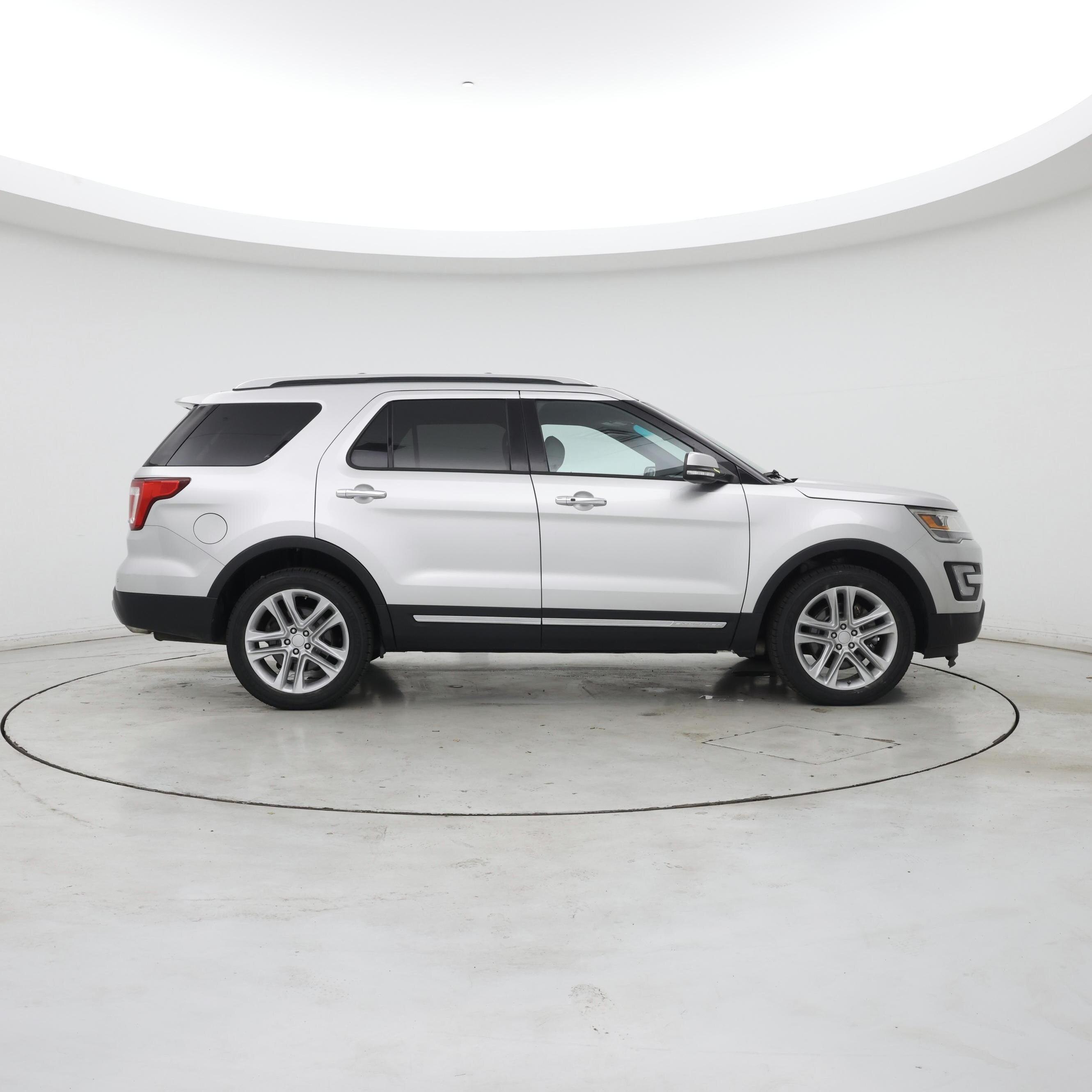 Thumbnail: 2016 Ford Explorer - 7