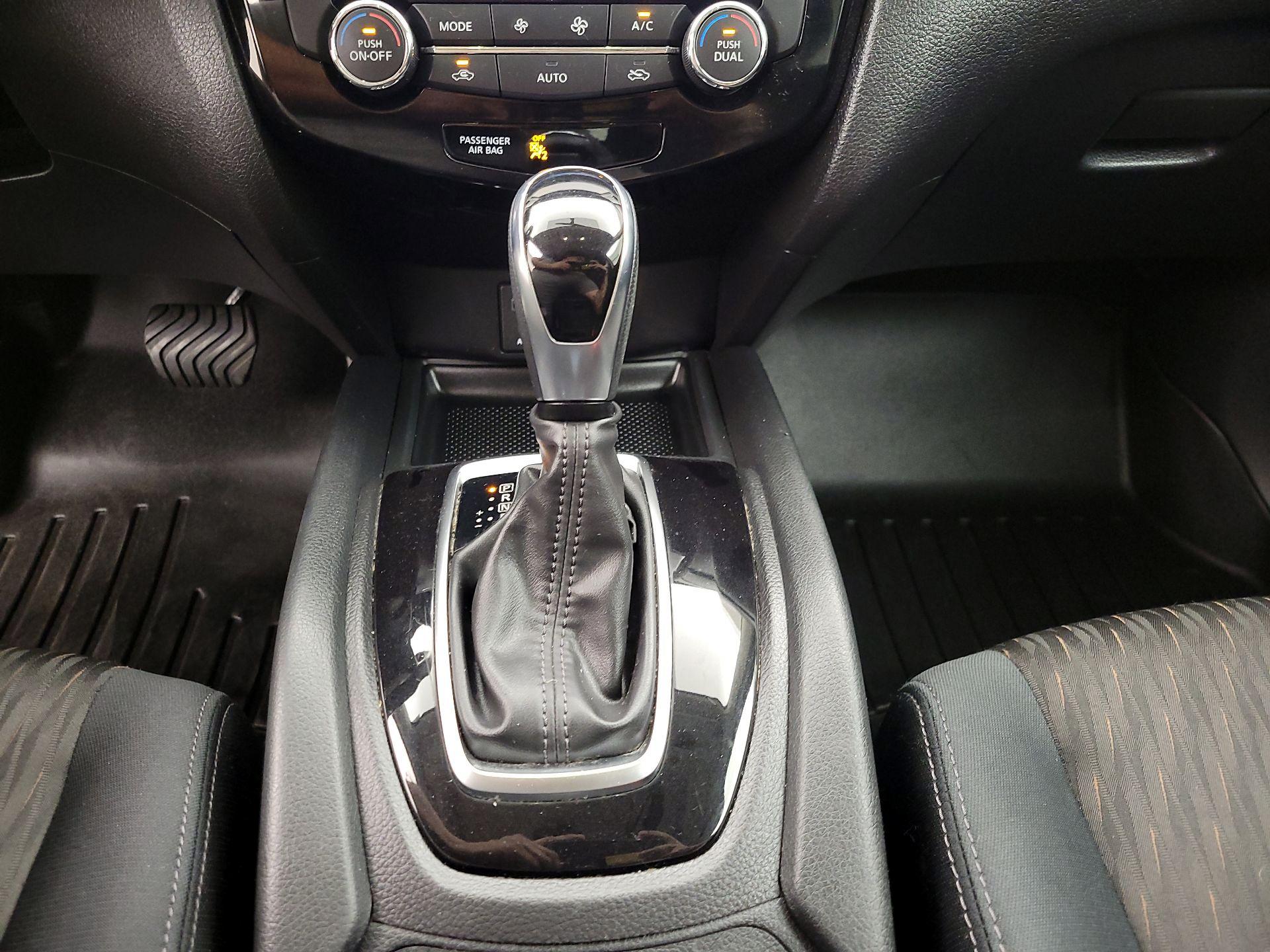 Thumbnail: 2017 Nissan Rogue - 18