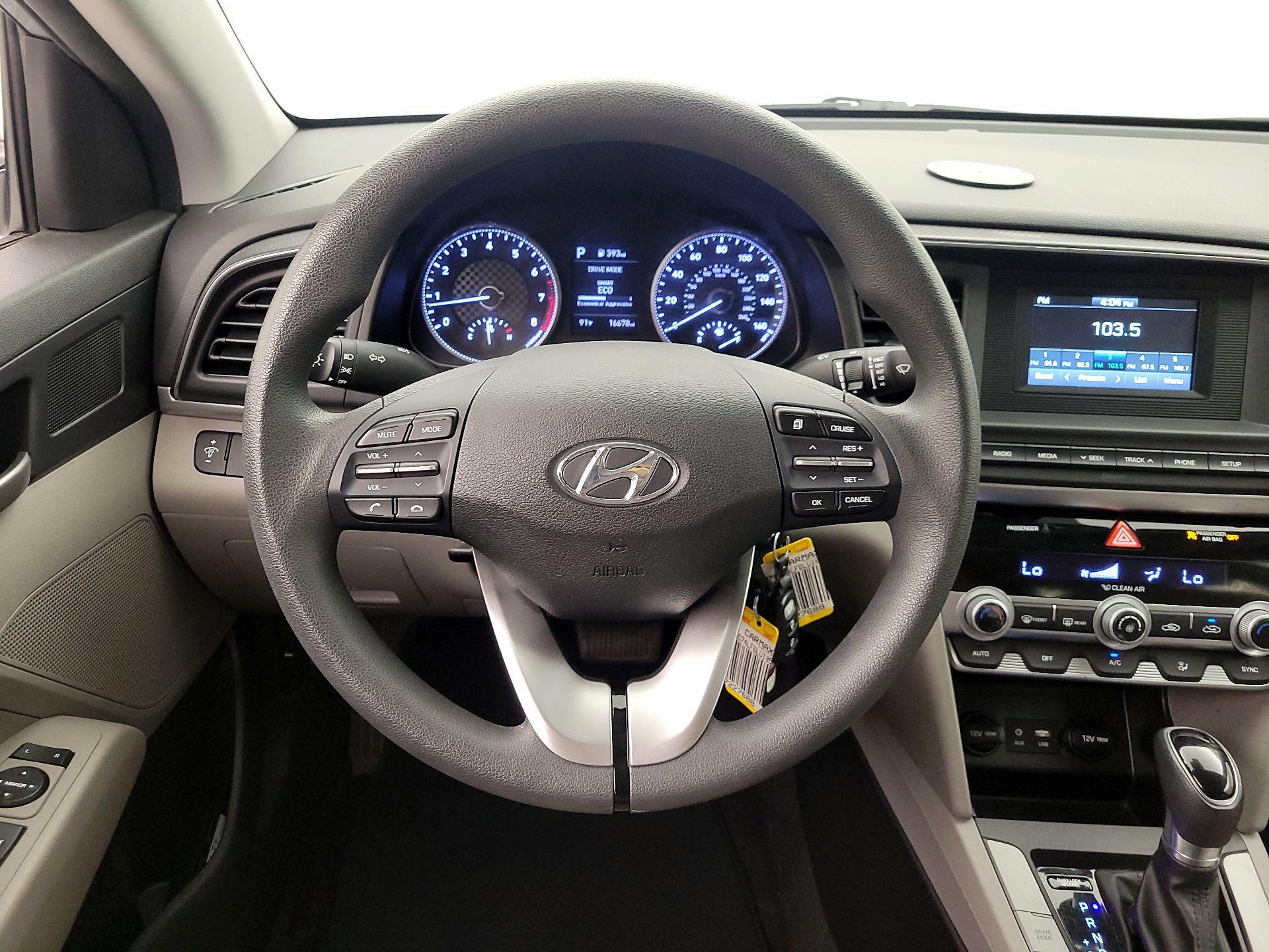 Thumbnail: 2020 Hyundai Elantra - 10