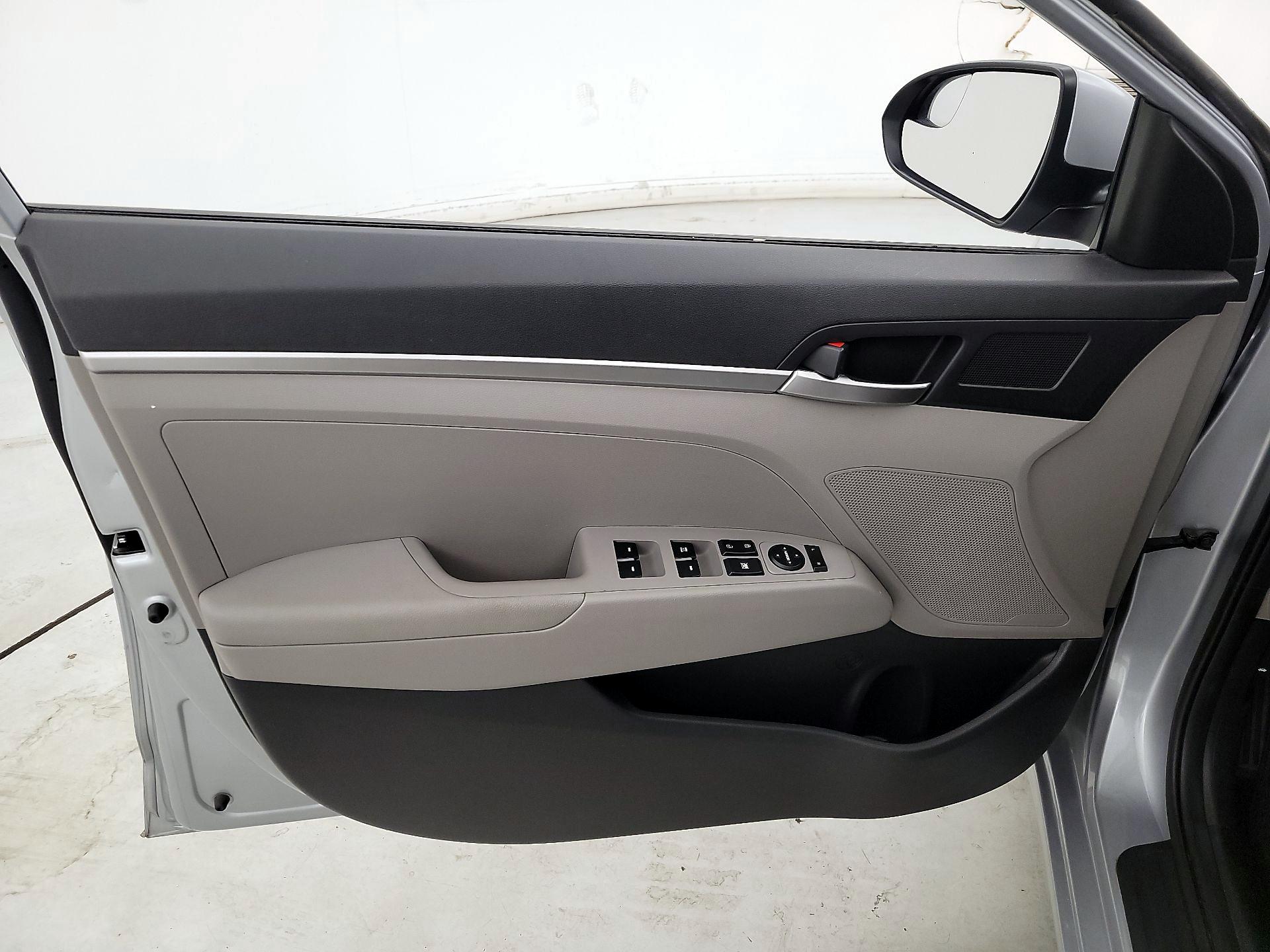 Thumbnail: 2020 Hyundai Elantra - 12