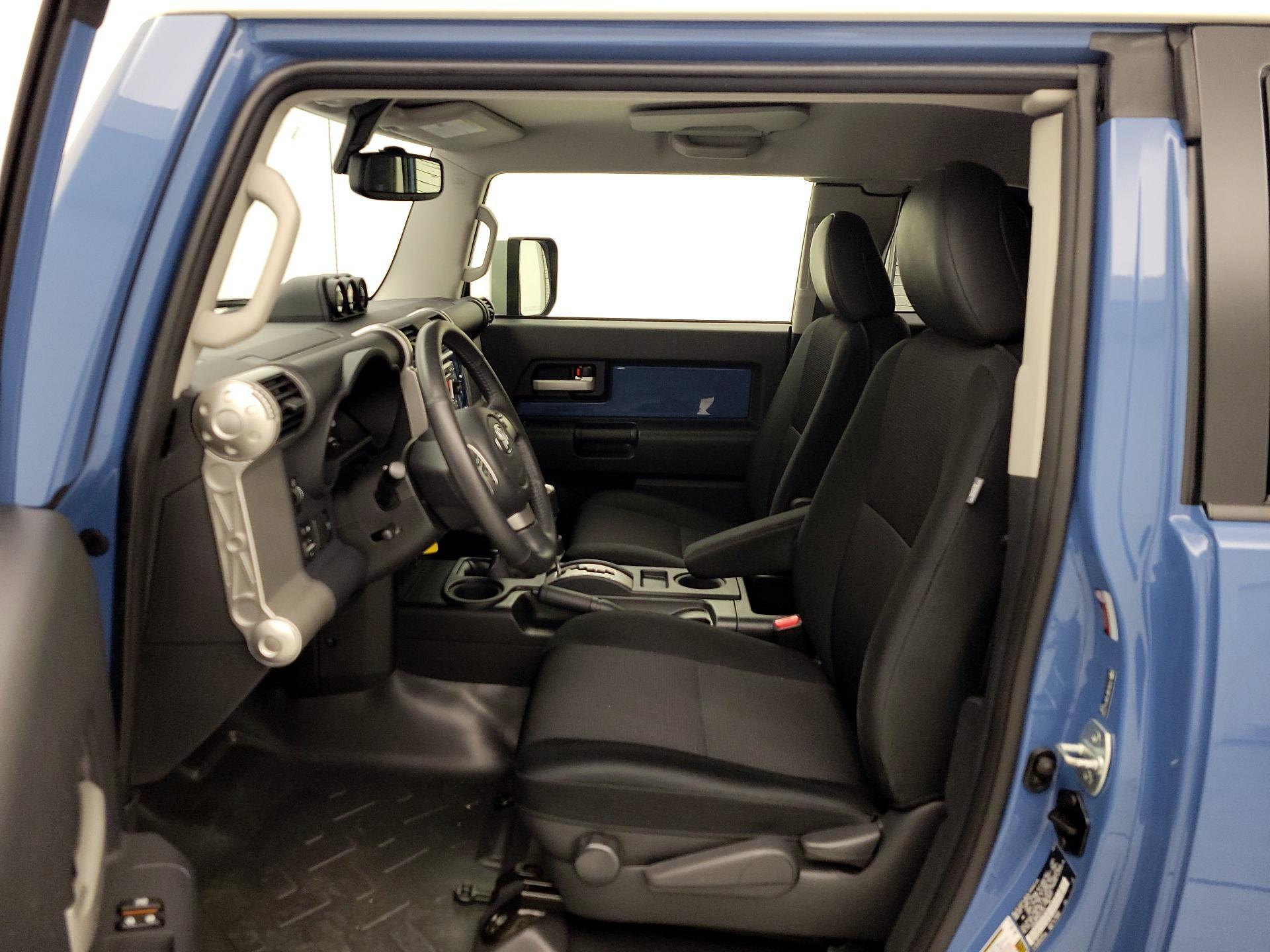 Thumbnail: 2013 Toyota FJ Cruiser - 11