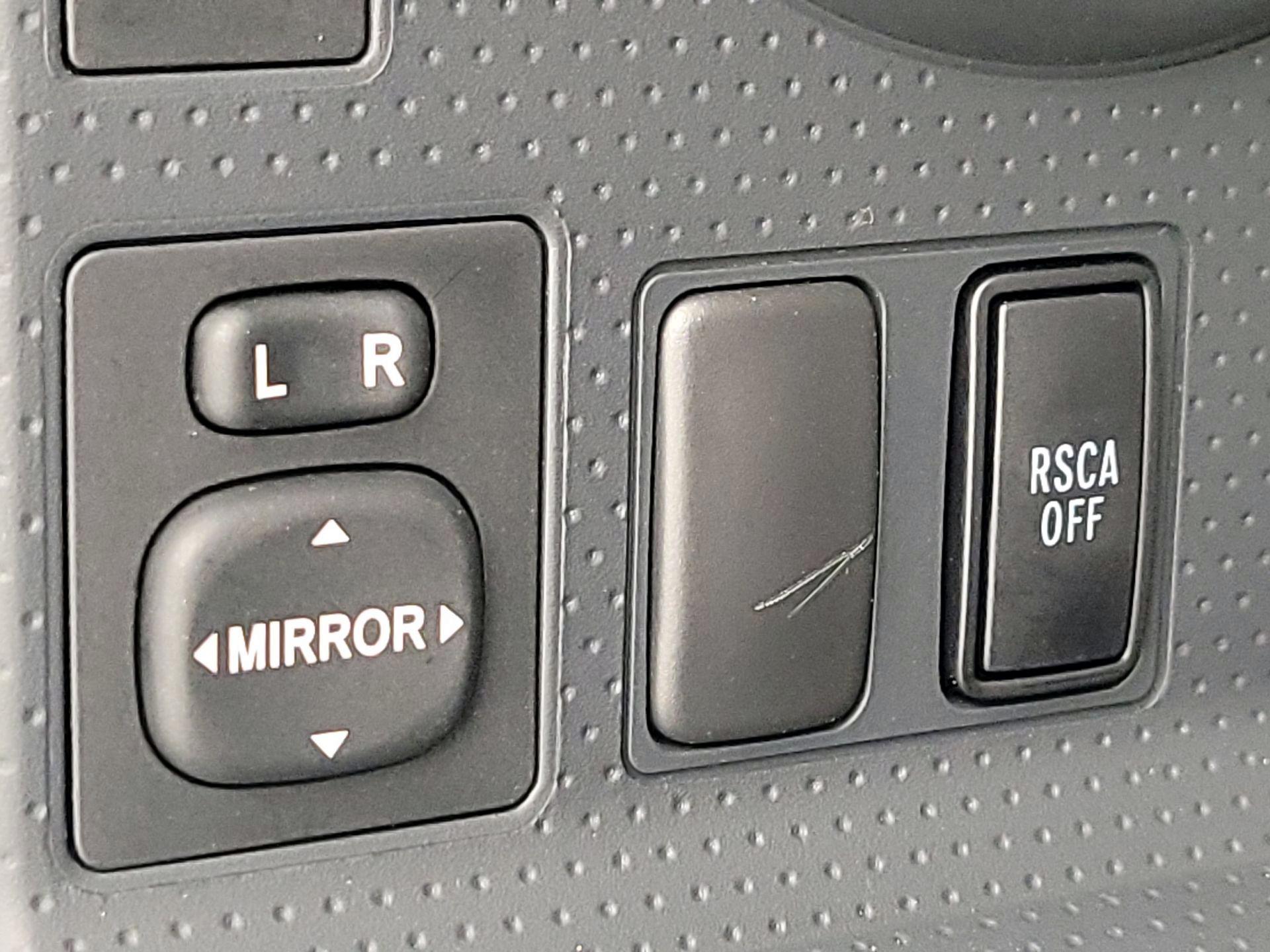 Thumbnail: 2013 Toyota FJ Cruiser - 13